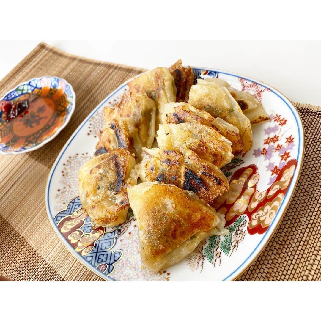 吉竹史さんのインスタグラム写真 - (吉竹史Instagram)「美味しいお味噌を愛媛から取り寄せたので、点天の餃子と共にシンプルな昼ごはん。  一口サイズの餃子、美味しー！  #吉竹さんちのゴハン　#点天　#一口餃子　#今日のご飯」7月6日 13時42分 - fumi_yoshitake