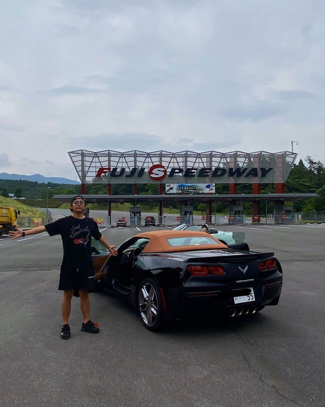 のインスタグラム：「雨凄かったなーw 次は晴天で走りたいな！ #corvette #corvettec7 #z51 #convertible #chevrolet #stingray」