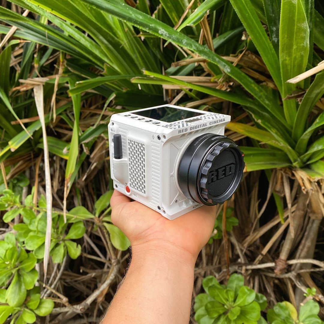 ジョン・ジョン・フローレンスのインスタグラム：「Tools for the road, amazing how compact this Komodo is, thanks @reddigitalcinema」