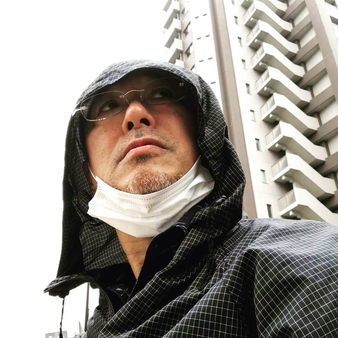 西山浩司さんのインスタグラム写真 - (西山浩司Instagram)「突然の雨対応🤣チャリなのでコレになった😆　みんな傘だけは忘れないで携帯してなっ❣️☆犯罪者ではありません🤣🤣」7月6日 13時58分 - waruo1981