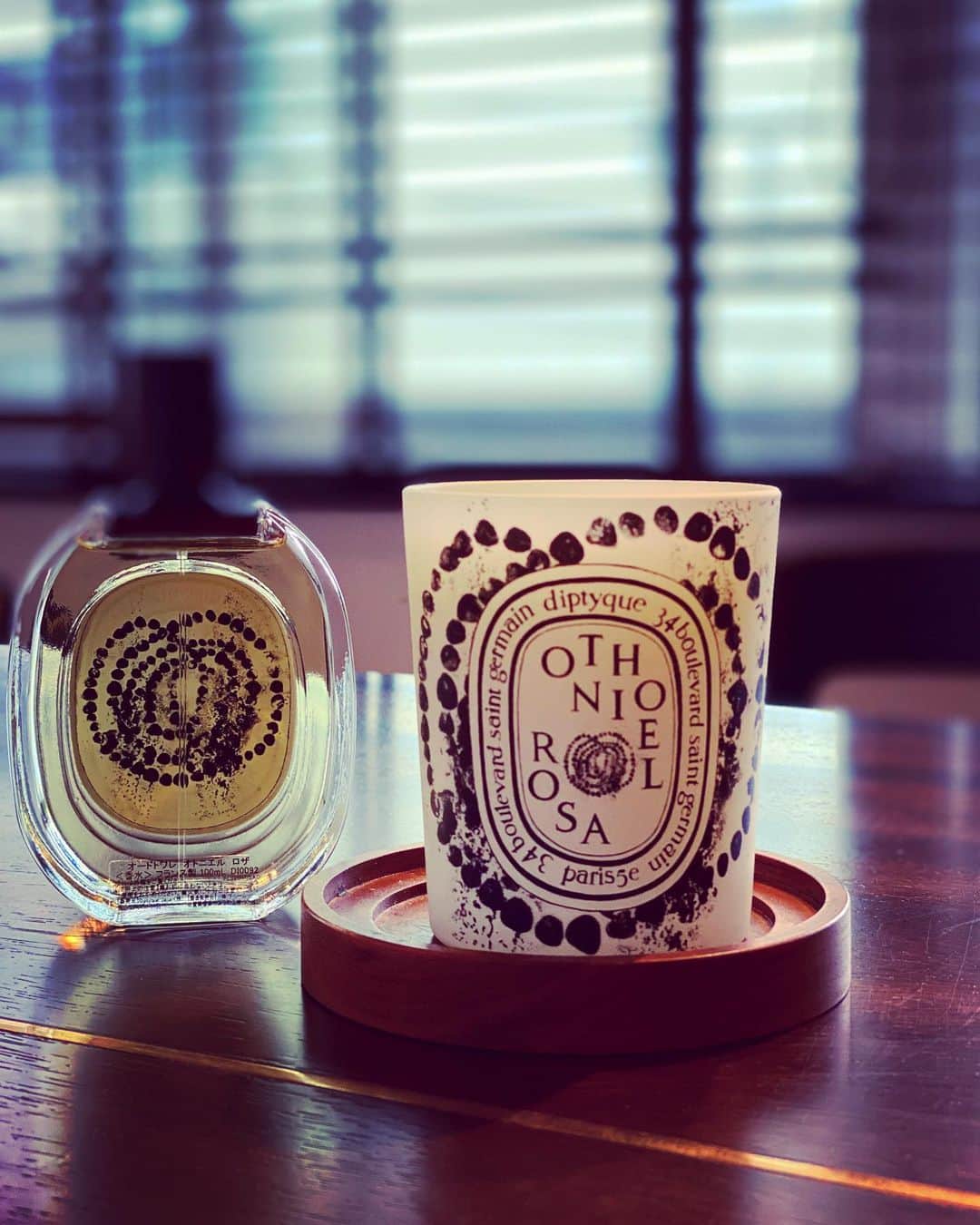 のインスタグラム：「Othoniel Rosa from diptyque.  あのアーティスト、ジャン・ミシェル・オトニエルとディプティックがコラボレーション。あのつぶつぶのハート作品がプロダクトになるなんて。オトニエル・ロザ、アートな香りにインスパイアされるひとときを。#東京にはオトニエル作品たくさんあります #othonielrosa #othoniel #dyptique #goodvibesonly #goodneighbors #artlife #thisistokyo #thisisjapan」