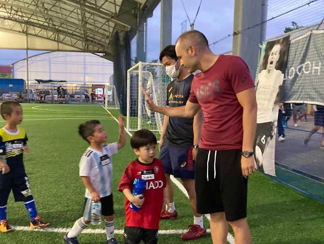 アンドレス・イニエスタさんのインスタグラム写真 - (アンドレス・イニエスタInstagram)「Día de pruebas en nuestra academia 😄☺️🤩 #aprendiendo #futbol #iniestaMethodology @iniestamethodology   イニスタメソドロジーのセレクション会を実施しました。」7月6日 14時00分 - andresiniesta8