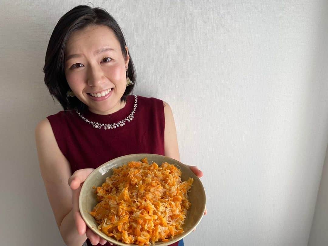女子アナ47のインスタグラム：「みなさんはじめまして！ あなたの笑顔を引き出すフリーアナウンサー　山部朱里です。  昨年二人目を出産し、先日お食い初めのお祝いをしました。 お祝いのときのお料理に欠かせないのが、 「こづけ」という山形の郷土料理です。 私が祖母から教えてもらったレシピをご紹介！  詳しくはプロフィール欄にある４７発信プロジェクトを見てね！  https://jana47.com/from_announcer/お祝いのときに必ず作る山形の祖母の味/  #女子アナ４７ #女子アナ発信プロジェクト #アナウンサー #フリーアナウンサー #女子アナ #地方創生　#山形 #山形県 #郷土料理 #おせち #こづけ #お祝い #お食い初め #子育て #育児 #料理　#47都道府県　#都道府県制覇　#旅　#日本　#地方創生アナウンサー　#地方　#笑顔　#笑顔が素敵　#笑顔を引き出す　#赤ちゃん　#お祝い　#行事　#伝統　#おばあちゃんのレシピ」