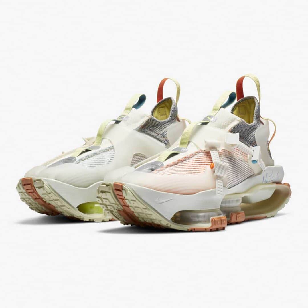 HYPEBEASTさんのインスタグラム写真 - (HYPEBEASTInstagram)「@hypebeastkicks: @nike’s upcoming ISPA Road Warrior is set to retail for a price of $500 USD. The mishmash sneaker takes inspiration from basketball, sports training, running, outdoor apparel, and even traditional Japanese footwear as seen in the split-toe tabi design. While much of Nike’s proprietary technology can also be found this silhouette, from the double-stacked zoom pods at the mid, double-under footplates, curves from the Nike Air Zoom Alphafly Next%, energy return from the Air Zoom BB NXT, and a spring system from early Shox prototypes. Stay tuned for its drop date. ⁠⠀ Photo: Nike」7月6日 14時06分 - hypebeast