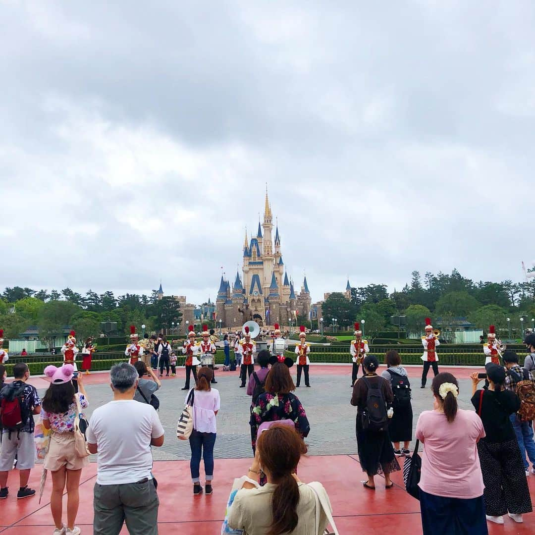 小宮山雄飛さんのインスタグラム写真 - (小宮山雄飛Instagram)「ディズニーランド、やっと来れたー！ 色々な意味で開園当時みたいで、やはりこれは泣いちゃうなー。 #TDR #TDS」7月6日 14時13分 - yuhikomiyama