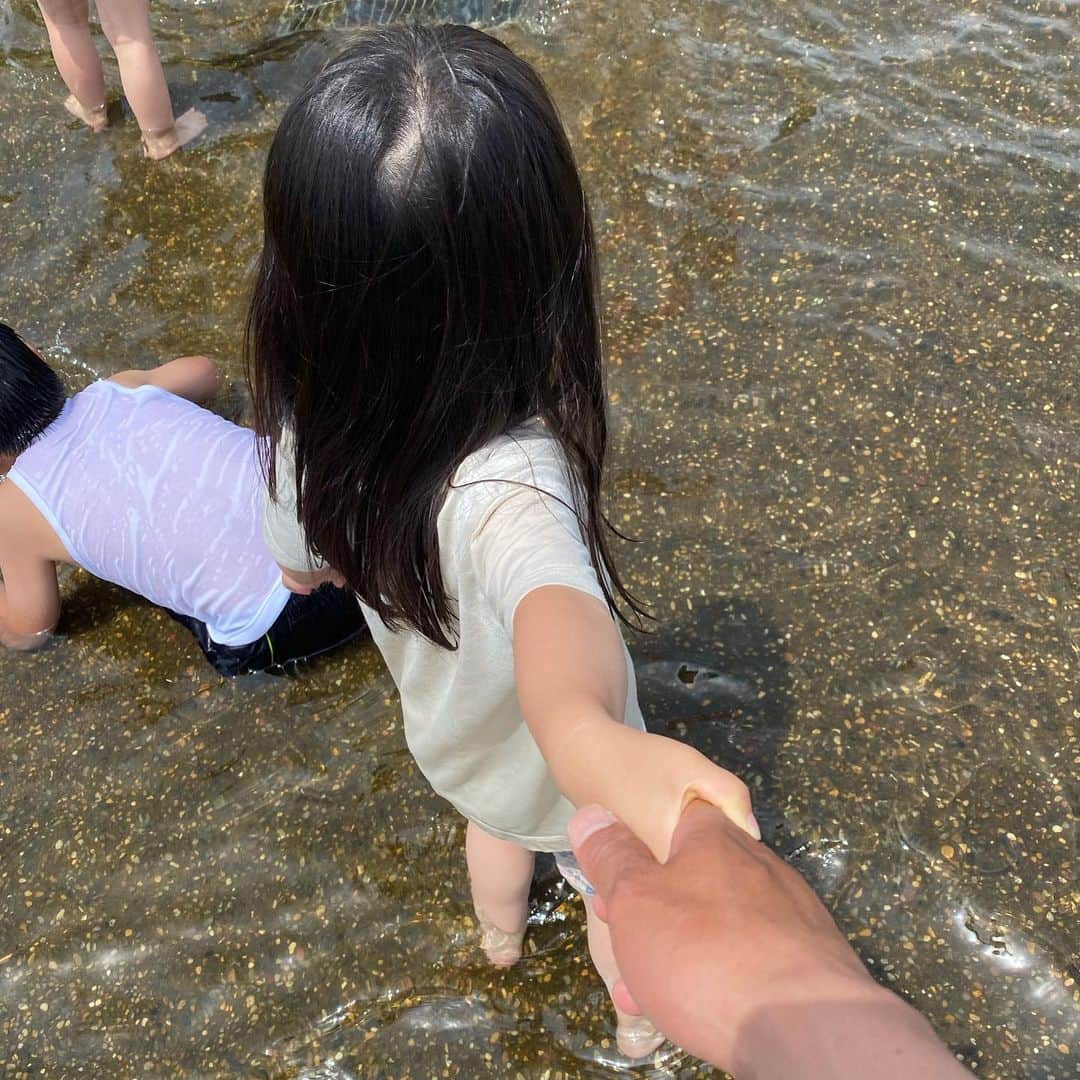 萬代宏樹さんのインスタグラム写真 - (萬代宏樹Instagram)「なんかいい写真🤳  #娘と水遊びなう　に使っていいよ笑」7月6日 14時21分 - bandaihiroki
