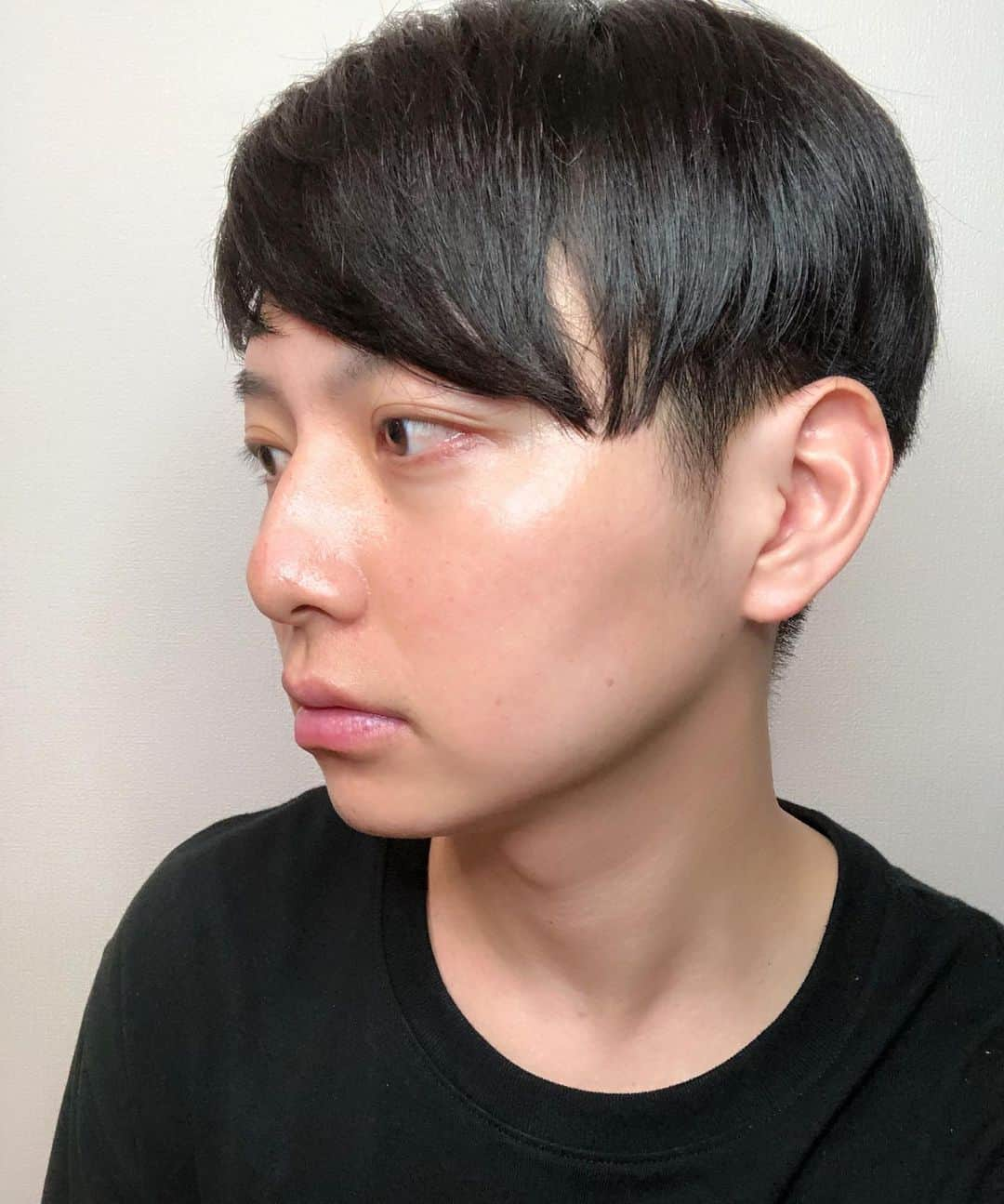 瀬戸口弘樹さんのインスタグラム写真 - (瀬戸口弘樹Instagram)「昨日は久しぶりにフェイシャルエステに行ってきました✨ 普段はホームケアを中心にケアをしているんですが、いろいろ経験し新しい情報を得ようと思い勉強させて頂きました☺️ 写真みて頂ければ分かると思うんですが肌が潤いツヤツヤになったとともにフェイスラインもとても綺麗になりました✨ サロンとホームケアの組み合わせがいいかもしれませんがまだいろいろ体験して勉強したいと思います😊✨ 担当者様ありがとうございました🌸  #フェイシャルエステ　#美肌ケア　#美肌　#スキンケア　#美容男子　#メンズビューティー　#美肌めくれば獣です　#モデル　#model #japan #アラフォー」7月6日 14時22分 - hirokisetoguchi