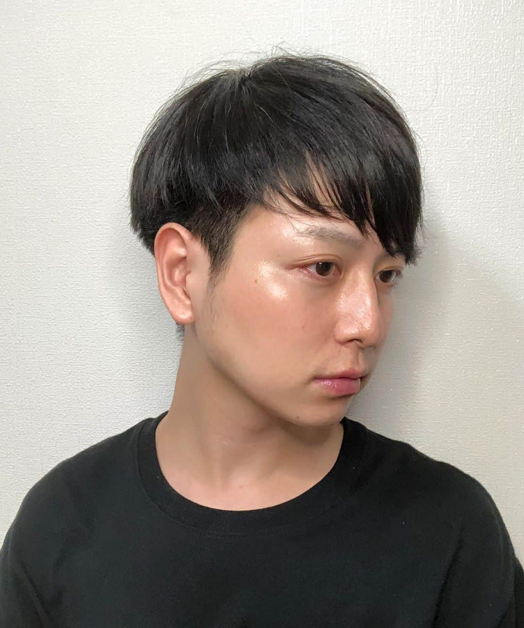 瀬戸口弘樹さんのインスタグラム写真 - (瀬戸口弘樹Instagram)「昨日は久しぶりにフェイシャルエステに行ってきました✨ 普段はホームケアを中心にケアをしているんですが、いろいろ経験し新しい情報を得ようと思い勉強させて頂きました☺️ 写真みて頂ければ分かると思うんですが肌が潤いツヤツヤになったとともにフェイスラインもとても綺麗になりました✨ サロンとホームケアの組み合わせがいいかもしれませんがまだいろいろ体験して勉強したいと思います😊✨ 担当者様ありがとうございました🌸  #フェイシャルエステ　#美肌ケア　#美肌　#スキンケア　#美容男子　#メンズビューティー　#美肌めくれば獣です　#モデル　#model #japan #アラフォー」7月6日 14時22分 - hirokisetoguchi