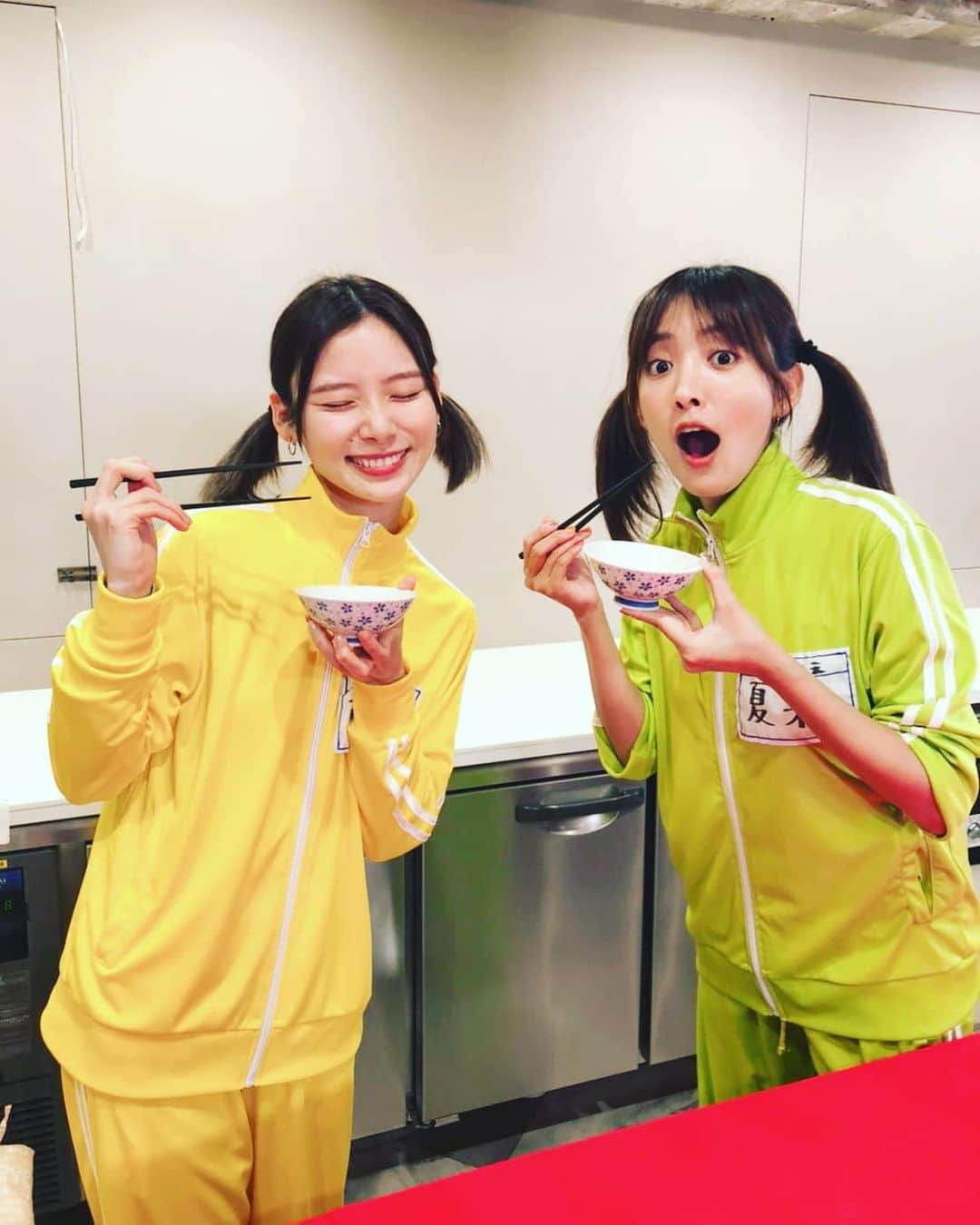 夏菜さんのインスタグラム写真 - (夏菜Instagram)「今日は！かみひとえ！💛💚 最新炊飯器たべくらべだよーー☺️ みてね！ #かみひとえ」7月6日 14時22分 - natsuna_official