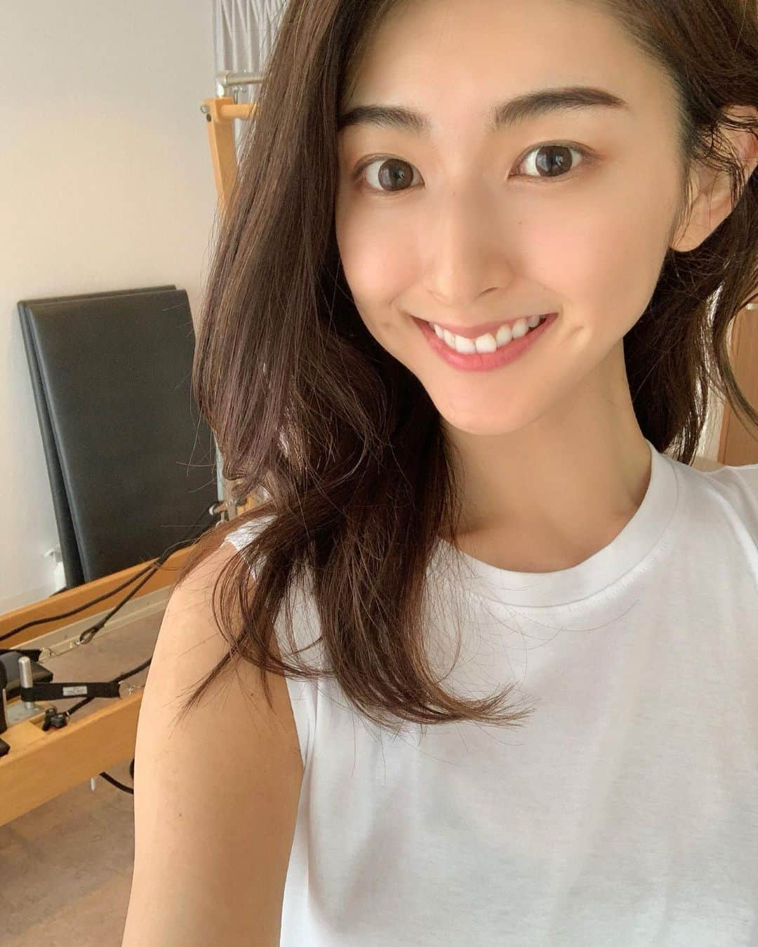 井上麻衣さんのインスタグラム写真 - (井上麻衣Instagram)「ピラティス二回目💓 この前行ったときより身体動かしやすくて パーソナルでは筋トレで追い込んで ここでは疲れた身体を良い感じに伸ばして さらに、sayaさんの優しい声に癒されてます🥺❤️ . . . #instagood #instalike #pilates  #healthylifestyle #lifestyle #ピラティス#ピラティス女子 #ママ #姿勢改善 #インナーマッスル #筋力アップ #リラックス#ストレス発散  #運動#健康#健康第一 #ピラティス大阪 @pilates_today_osaka」7月6日 14時29分 - mai_inoue