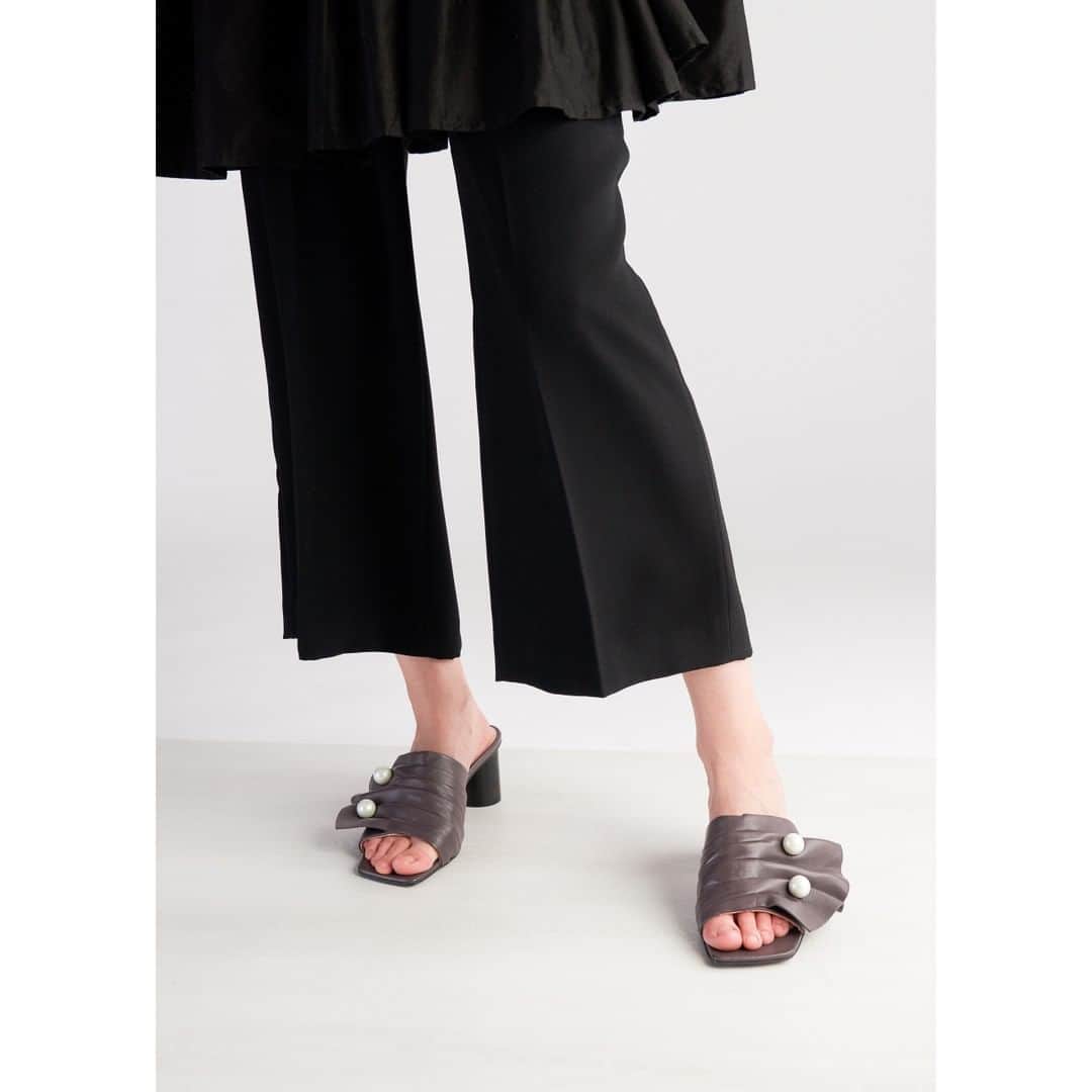 テーリポルキさんのインスタグラム写真 - (テーリポルキInstagram)「ON SALE! Slide into the new week with elegant Pepe sandals. Now on our Season Sale -30%!💫 ⠀⠀⠀⠀⠀⠀⠀⠀⠀ .⠀⠀⠀⠀⠀⠀⠀⠀⠀ .⠀⠀⠀⠀⠀⠀⠀⠀⠀ #TERHIPÖLKKI #terhipölkkistore #kämpgarden #scandinaviandesign #finnishdesign #sustainable #sustainablefashion #designfromfinland #finnishfashion #footwear #shoes #sale #seasonsale #summersale」7月6日 14時30分 - terhipolkkishoes