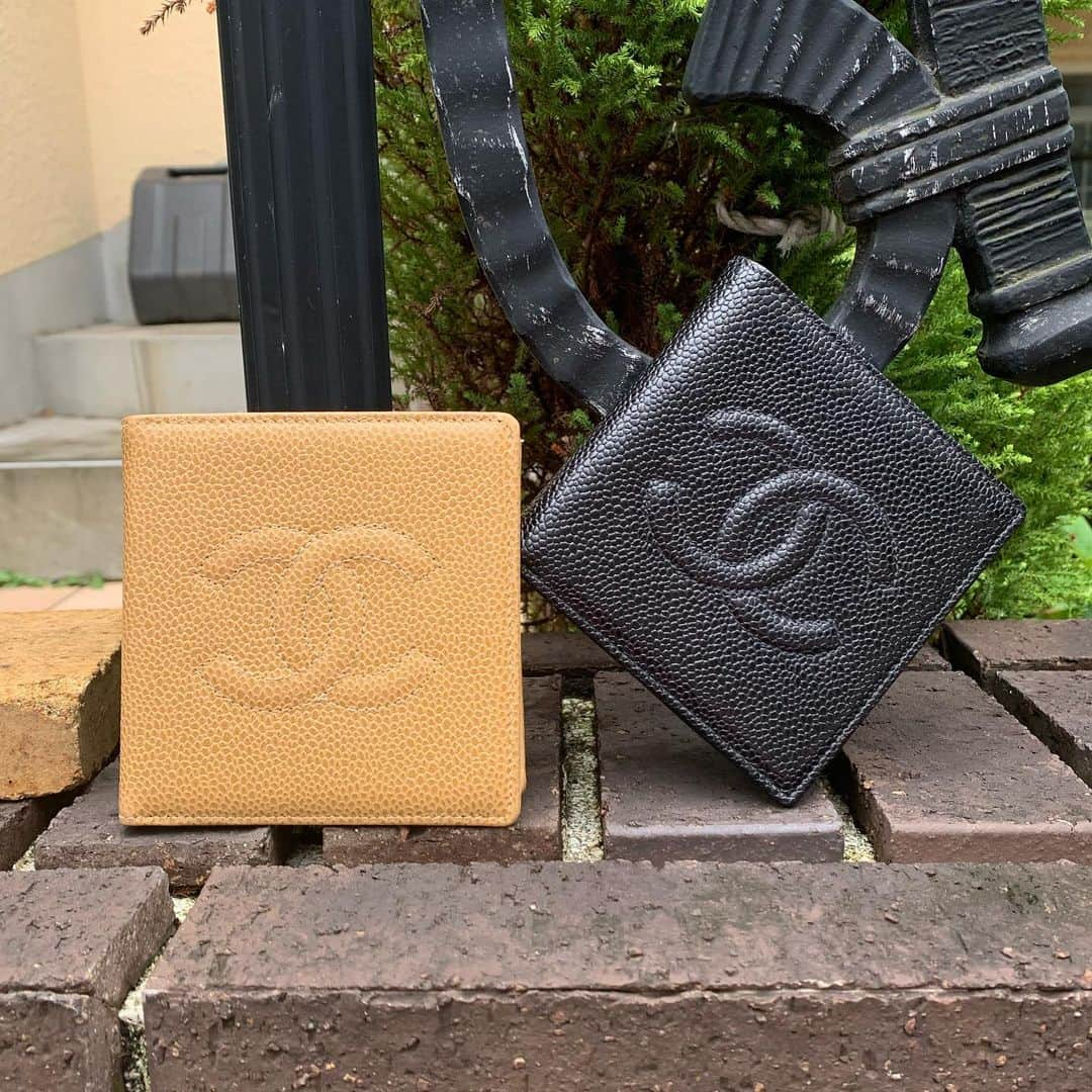 Vintage Brand Boutique AMOREさんのインスタグラム写真 - (Vintage Brand Boutique AMOREInstagram)「CHANEL Vintage Bifold Wallets  DM for more information 📩 info@amorevintagetokyo.com #AMOREvintage #AMORETOKYO #tokyo #Omotesando #Aoyama #harajuku #vintage #vintageshop #ヴィンテージ #ヴィンテージショップ #アモーレ #アモーレトーキョー #表参道 #青山 #原宿#東京 #chanel #chanelvintage #vintagechanel #ヴィンテージ #シャネル #ヴィンテージシャネル #シャネルヴィンテージバッグ」7月6日 14時30分 - amore_tokyo