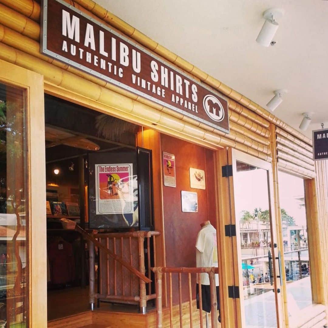 マリブシャツのインスタグラム：「Our shop at Whaler’s Village is now open! The current hours are 10am-6pm, Wednesday to Monday. We can’t wait to see you stop by! 😷🤙🏼💛」
