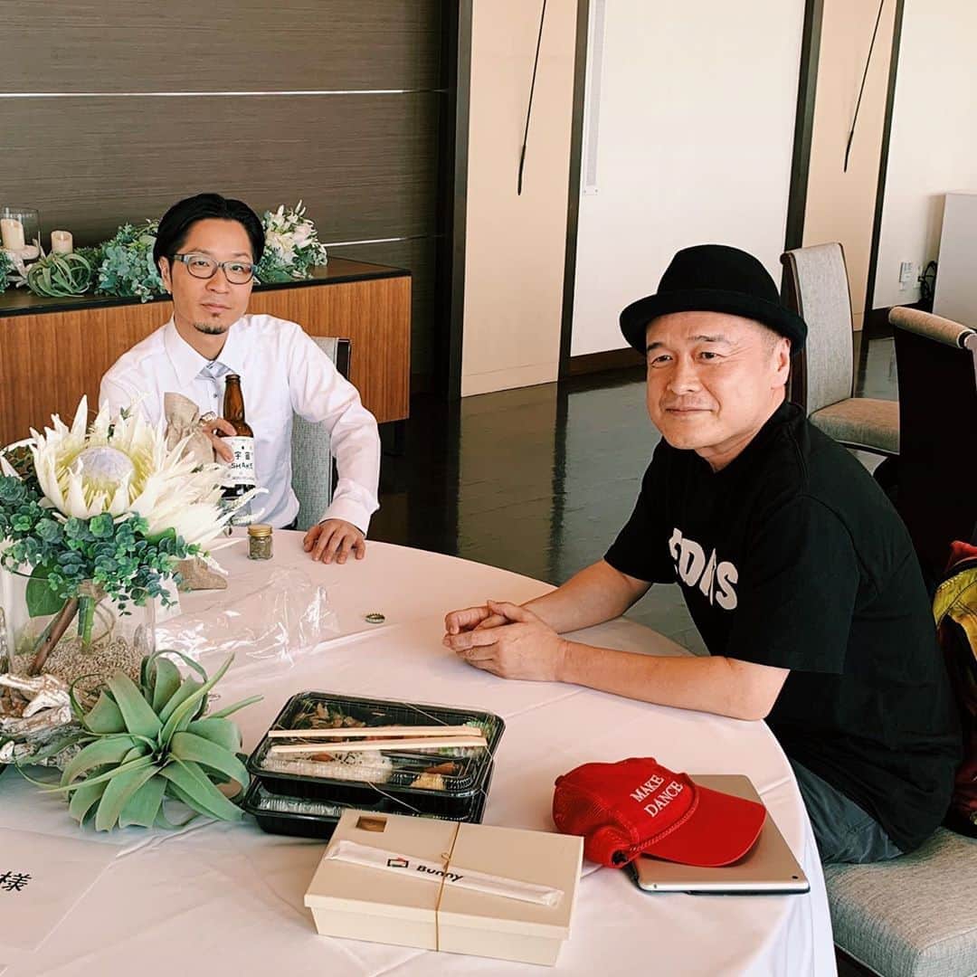 川辺ヒロシのインスタグラム：「Pおめでとう〜 披露宴ではなく控え室」