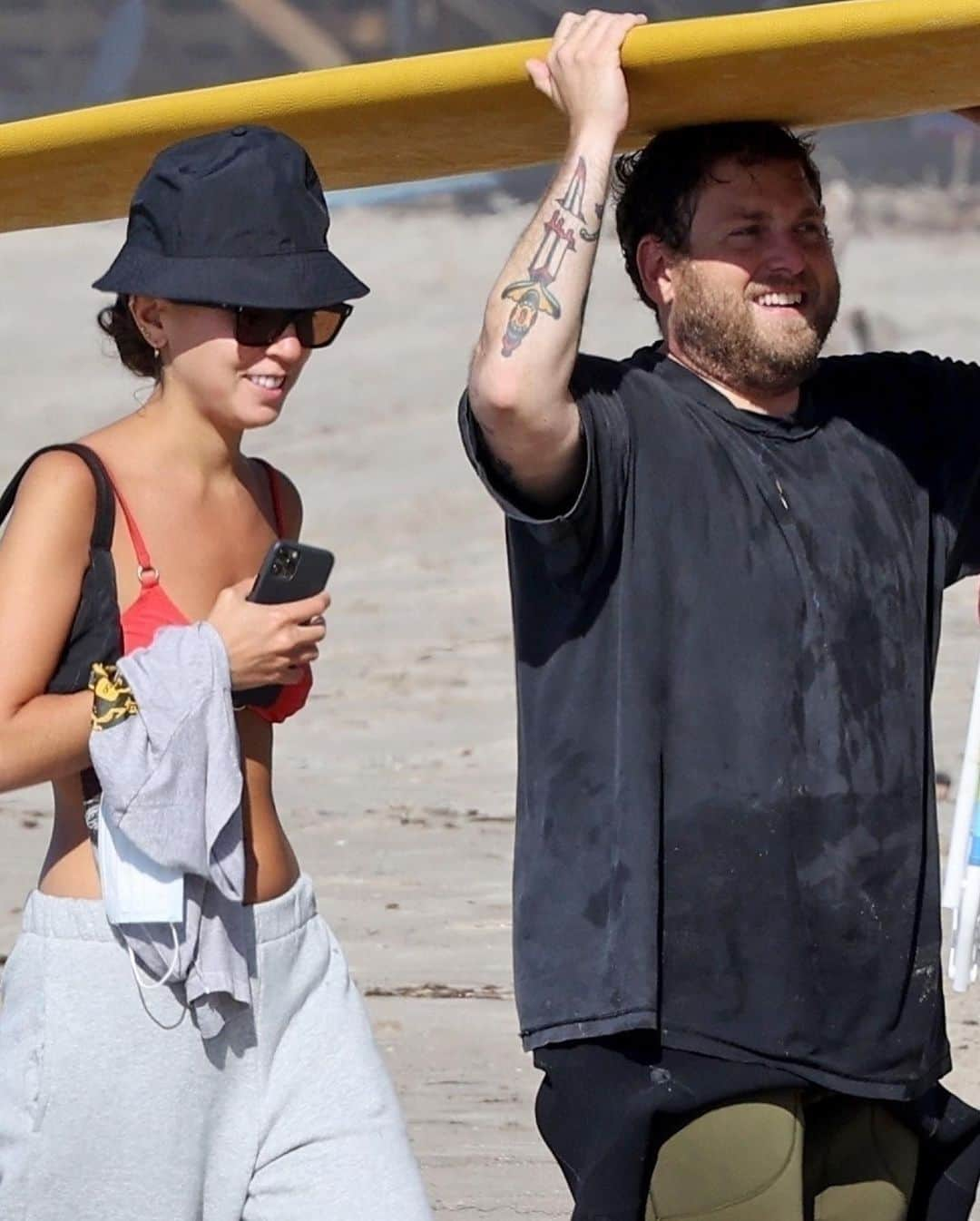 Just Jaredさんのインスタグラム写真 - (Just JaredInstagram)「Jonah Hill enjoys a day at the beach with fiancée Gianna Santos! #JonahHill #GiannaSantos Photos: Backgrid」7月6日 15時18分 - justjared