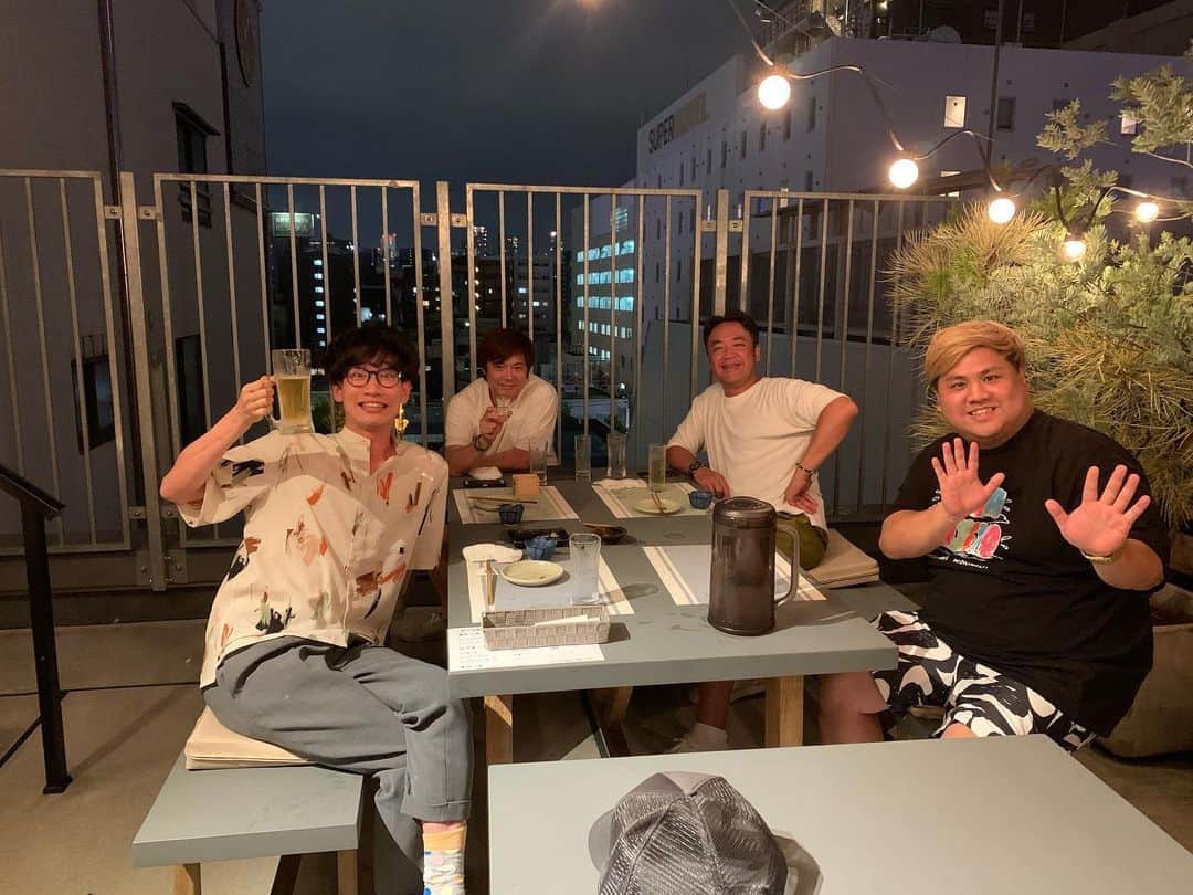 池田真一のインスタグラム：「先日ハチコチビアガーデンに たむけんさん テンダラー白川さん もりやすバンバンビガロさん 来て頂きました！ ありがとうございます😄 皆さんもハチコチビアガーデンのご予約お待ちしております！」