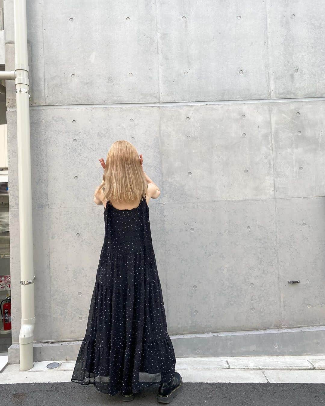 NINEさんのインスタグラム写真 - (NINEInstagram)「今週水曜日発売!! 細かいドット柄とティアードが女性らしい 1枚で華やかなワンピース。 胸元にインナーキャミがドッキングされているので 安心して着用していただけます◉ . ☑︎ドットティアードノースリーブワンピース ¥25,300 Black/Beige size F . 店舗へお電話での入荷連絡も承っております。 . @nine_official_pr . #NINE#fashion#style#ninesnap#summer#dress#onepiece#dot#lady#newarrival#ナイン」7月6日 15時49分 - nine_official_outlet
