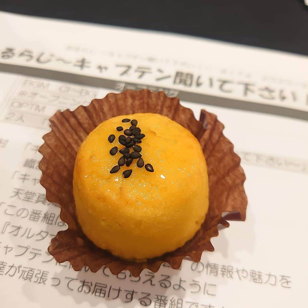 安済知佳のインスタグラム：「おるらじ175回  るるきゃん差し入れありがとう～😍  すっっごく美味しかった😋  キャプテンの皆様、オルケア出来ましたか？  感想お待ちしてます！  #オルガル2 #オルガルラジオ部  #織宮結衣 #天堂真知  #佳村はるか  #安済知佳」
