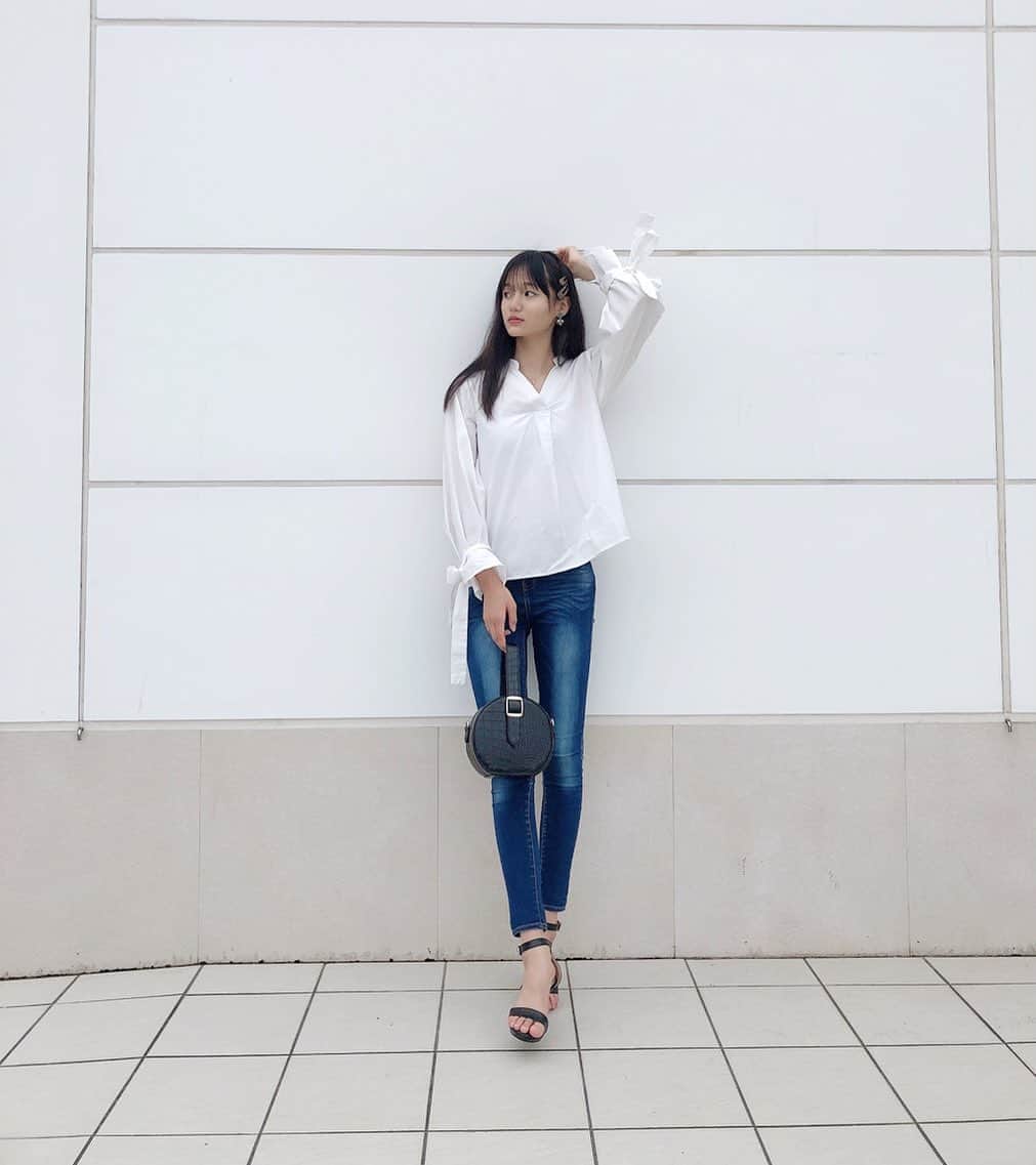 さんのインスタグラム写真 - (Instagram)「. お母さんの買ったけど着てない服を もらいました‪‪❤︎ このトップスお気に入りになりました＾＾ ・ ・ #デニム #ジーパン #ジーンズ  #デニムコーデ #コーデ  #ひめかすたいる #花田姫佳」7月6日 16時17分 - himeka_hanada