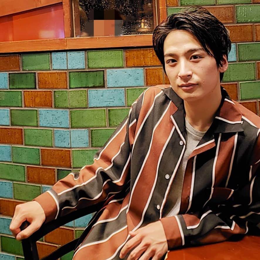 山下航平さんのインスタグラム写真 - (山下航平Instagram)「どうも、山下航平です。  出演情報です！！ 7月11日(土)24:00〜24:30 BSテレ東『真夜中ドラマ「女ともだち」第10話』に20歳の大学生、慎一役で出演します。  強く生きようとする女性たちがとてもカッコ良いです。このドラマで描かれているような友達にとても憧れます。女性だけでなく、より多くの人に見ていただきたい作品です。  どんなシーンで出てくるか、お楽しみに！！  #BSテレ東 #女ともだち #この役のために初めてバーに行きました #ぜひ見てください」7月6日 16時19分 - kouhei_yamashita_official