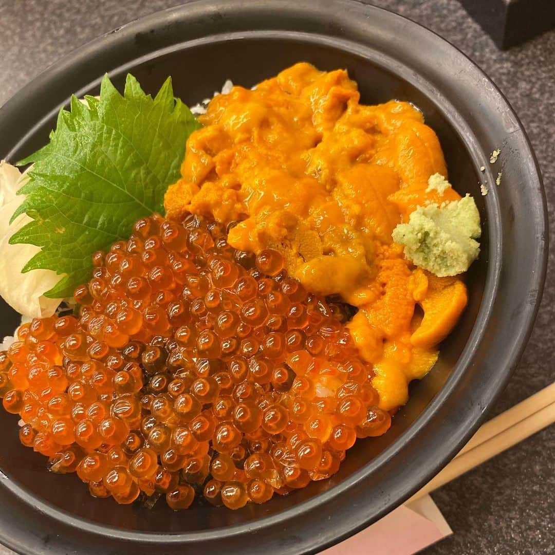 植草歩さんのインスタグラム写真 - (植草歩Instagram)「大好き海鮮丼❤️❤️❤️ すしざんまいで 3000円が1500円だった🥺🍣💕  #すしざんまい #海鮮丼」7月6日 16時31分 - ayayumin0725