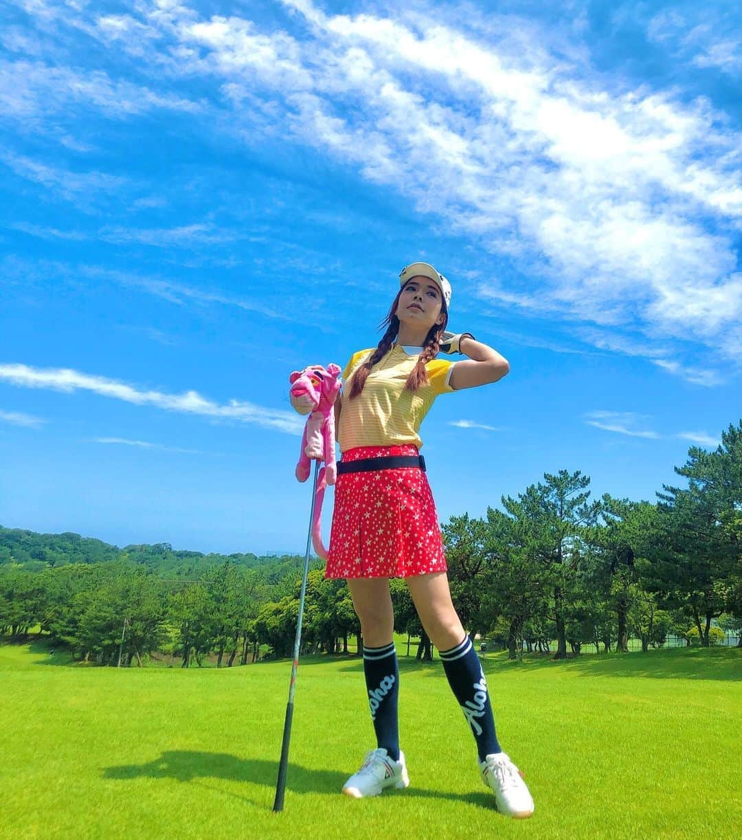 神崎美羽のインスタグラム：「先月からの練習ラウンド全部雨降らなかった！！  梅雨時期なのにー☔️  これなら晴れ女確定でいいよね？☺️  #golf #ゴルフ　#ゴルフ女子　#golfstagram #golfswing #golflife #golfwear #golfgirl #golftoday #GT birdies #鎌倉パブリックゴルフ場」