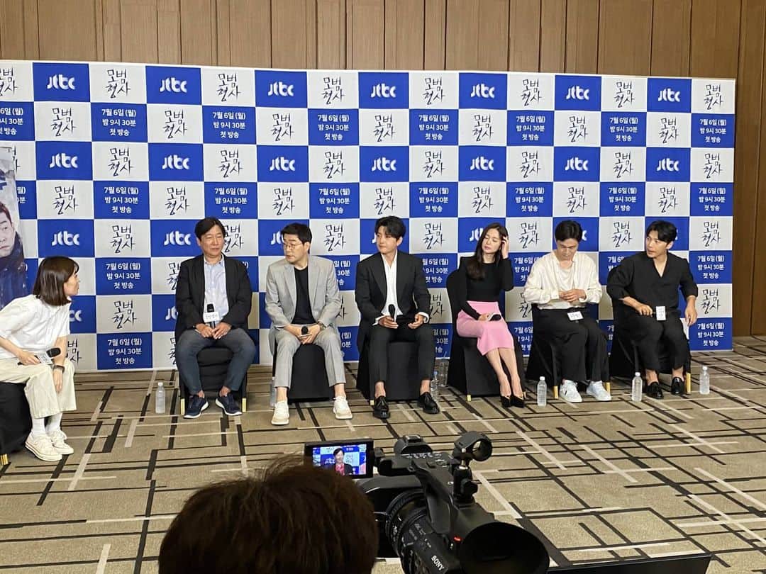 のインスタグラム：「#오늘#저녁9시30분#첫방#jtbc#월화드라마#모범형사#모범형사첫방#제작발표회~~사랑합니다」