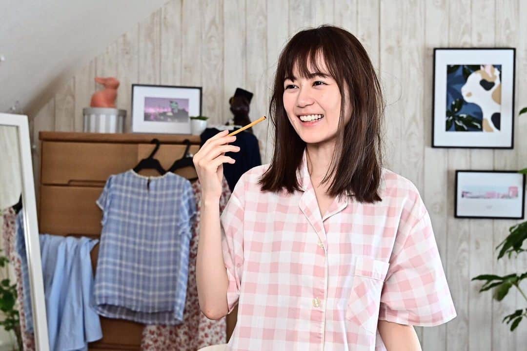 のインスタグラム：「21:30〜はとど愛第一話！ Paraviで配信スタート みてねーー♪  #とど愛 #Paravi #寝起き #お菓子パクっする振り付け」
