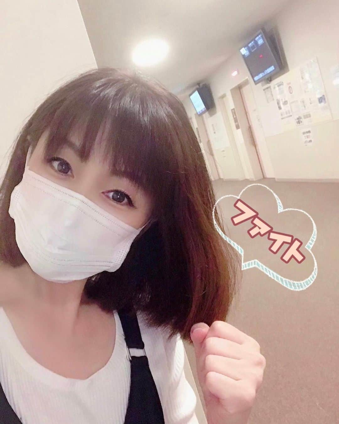 富岡美羽のインスタグラム：「病院なう  皆様、昨日投稿したTikTokは見てくれましたかぁ？😆  いいね❤️してくれたら嬉しいなぁ(((o(*ﾟ▽ﾟ*)o)))♡  豪雨による被害は皆様大丈夫ですか？  熊本などの目を覆うような災害のニュース…心が痛いです…  お亡くなりになられた方々のご冥福をお祈りいたしますとともに、被災なされた多くの皆様へ心よりお見舞い申し上げます。。 命の尊さを痛感する日々。   私が尊敬する師匠は  『幸福は、戦う汝自身の胸の中にある！自分自身が太陽となって輝け！』 と、教えてくださいました。    命を大切に。そしてこの先もどんな事があったとしても輝いている自分でいたい。    それが私の目標であり決意です✨   ＃富岡美羽」