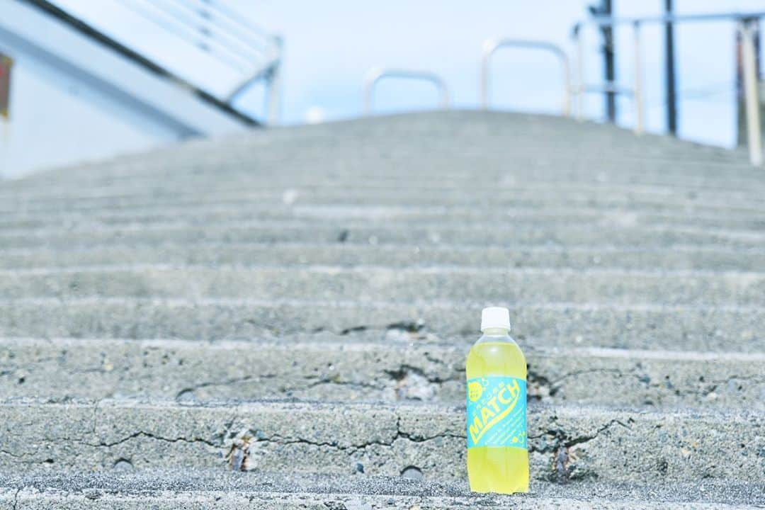 MATCH学園のインスタグラム：「. そろそろ夏本番☀️ 今年の夏もゴクゴク微炭酸😁 みんなの夏の思い出を、#MATCH学園 #写真部 で共有しませんか？ . #マッチっぽい #好きに残せ . 詳しくは「MATCH学園」で検索👇 https://www.matchnews.com/match-gakuen/photo-bu/ . #MATCH学園 #写真部 #青春 #青春写真 #ビタミン炭酸MATCH」