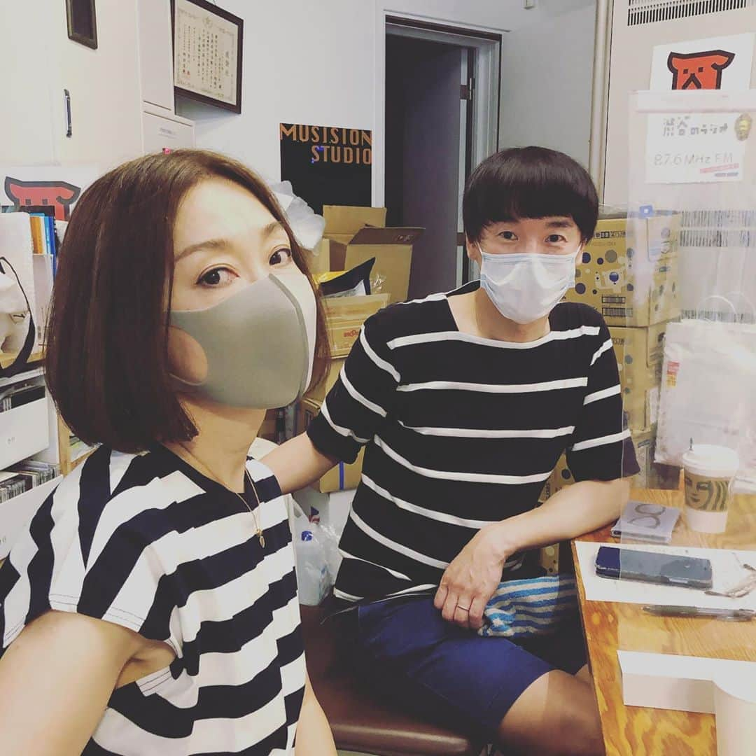 野宮真貴さんのインスタグラム写真 - (野宮真貴Instagram)「渋谷のラジオ3ヶ月ぶりにスタジオから生放送！はじまりました！聴いてね！﻿ ﻿ 渋谷のラジオの聴き方☟﻿ ﻿ https://shiburadi.com/kikikata.php﻿ ﻿ #渋谷のラジオの渋谷系 #渋谷のラジオ #カジヒデキ #野宮真貴 #missmakinomiya」7月6日 17時05分 - missmakinomiya