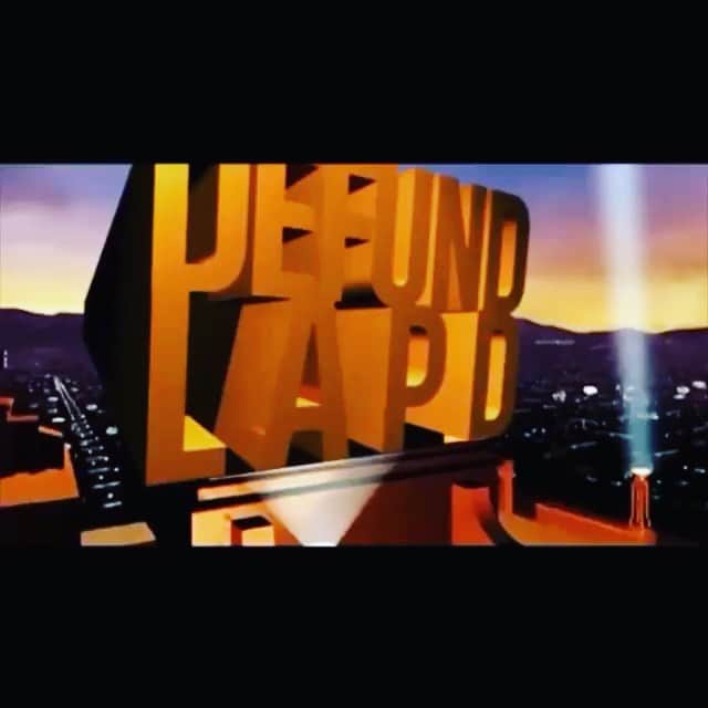 ミーナ・スヴァーリのインスタグラム：「The most anticipated summer blockbuster of 2020. 🥁 @peoplescitycouncil #DefundThePolice  Animation by @andrew.steinitz」
