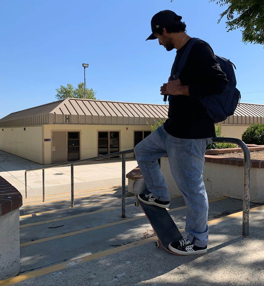 ケビン・ホーフラーのインスタグラム：「Streets Are Calling 🧐 #SkateboardingIsFun」