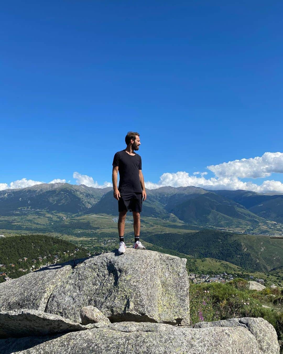 ジャン＝エリック・ベルニュのインスタグラム：「Training camp day - I can’t feel my legs anymore- going very well!」