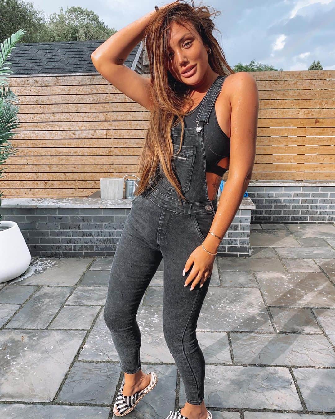 Aka SCUBA CHARLOTTEさんのインスタグラム写真 - (Aka SCUBA CHARLOTTEInstagram)「Can’t wipe this smile off my face life is perfect right now 🤩😁☺️ BIG PLANS 🙌🏼 Dungarees- @selectfashion ❤️ use discount code for 20% off everything: CHARLOTTE20 #selectstyle #ad @selectfashion」7月7日 3時10分 - charlottegshore