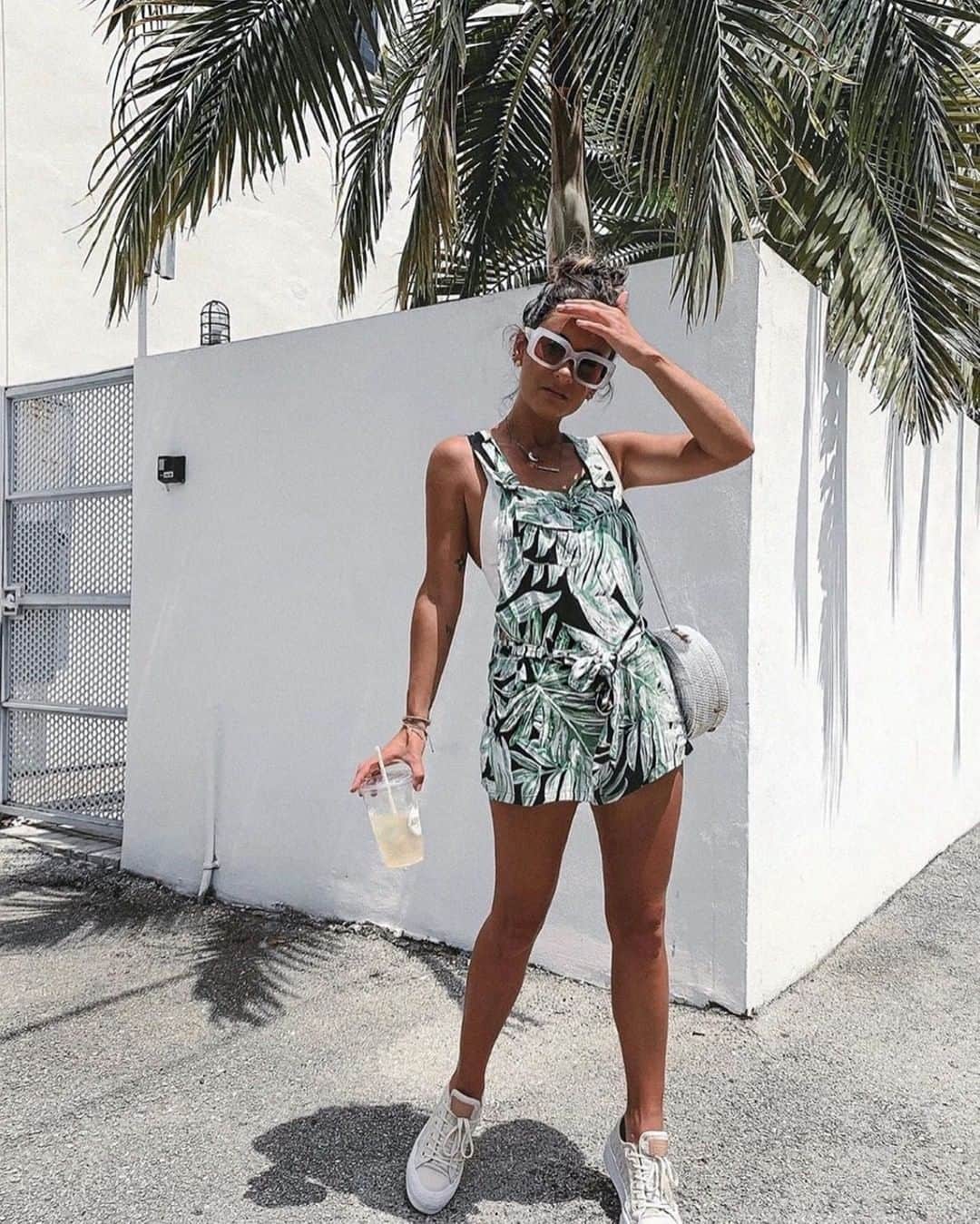 チェイサーのインスタグラム：「find us under the palms in this adorable palm romper🌴😍 @summerofdiane style#:CW7770 #chaserbrand #palmprint #summerstyles #summerfashion #summerootd」