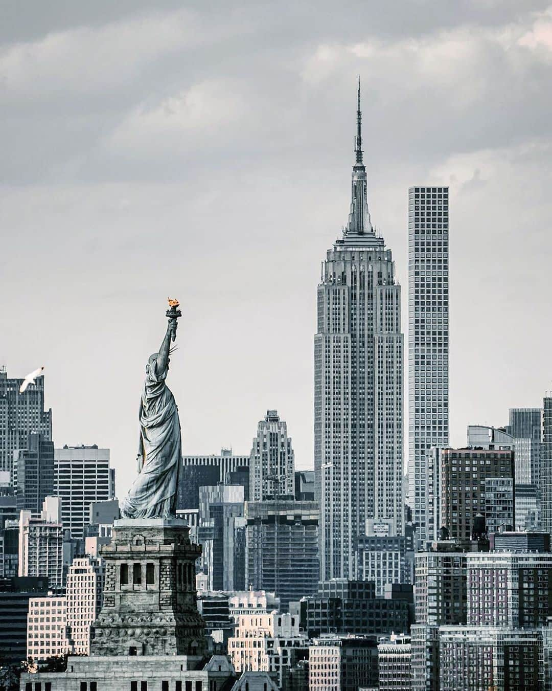 Empire State Buildingさんのインスタグラム写真 - (Empire State BuildingInstagram)「That’s why our building is so big… it’s full of secrets. 🙊 ⠀⠀⠀⠀⠀⠀⠀⠀⠀ Within the depths of our tower is a secret underground river, that only a few have seen! #EmpireStateBuilding ⠀⠀⠀⠀⠀⠀⠀⠀⠀ 📷: @mirlind.pocesta」7月7日 3時16分 - empirestatebldg