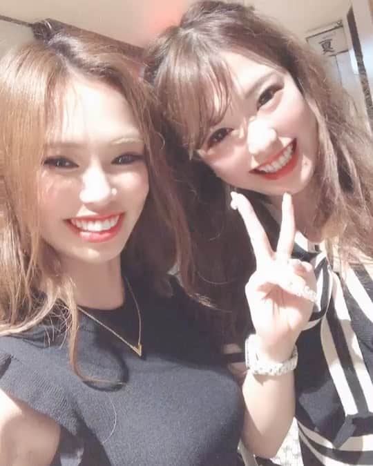 のインスタグラム：「.. . 最近仲良しまりちゃん❤️ . 大阪府大阪市中央区東心斎橋2-3-17 パピヨンビルB1F 元ウルルでの営業です。 わからなければお電話下さい😖♥️ . Club IRIS 愛咲 えれな  . #愛咲えれな #きゃばきゃば #撮影 #キャバ嬢 #iris #キャバクラ #クラブ #ミナミ #北新地 #宗右衛門町 #ポケパラ #指名 #えれな #シャネル #バースデーイベント #シャンパン #アルマンド #踊れるキャバ嬢 #踊れるキャバ嬢といえばえれな #イリス #ホステス #いいね返し #キャバ #ソウメイジャパン #ベルロゼ　#クラブイリス #黒髪ロング #フォロー増やしたい #ワイシャツ #自粛中」