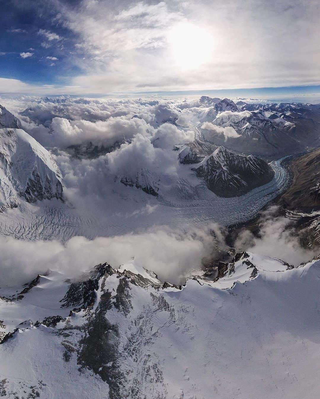 ナショナルジオグラフィックさんのインスタグラム写真 - (ナショナルジオグラフィックInstagram)「Photo by @renan_ozturk  This is Mount Everest. I operated drones from Camp I on Everest's North Col to get these shots of the summit and the surrounding peaks. A 360° VR panoramic projection just published @natgeo! As you navigate through the images here, keep in mind that on the site you can click anywhere on the image to zoom in. See the link in my @renan_ozturk profile to find the article—and take a mountain field trip! The 360° site is led by Brian T. Jacobs with Clay Burneston, Anne Farrar, Sadie Quarrier, Thom Pollard, and Rudy Lehfeldt-Ehlinger.  #everest #chomolungma #everestmystery  Check out Nat Geo's link in bio to see Everest in 360°.」7月7日 3時36分 - natgeo