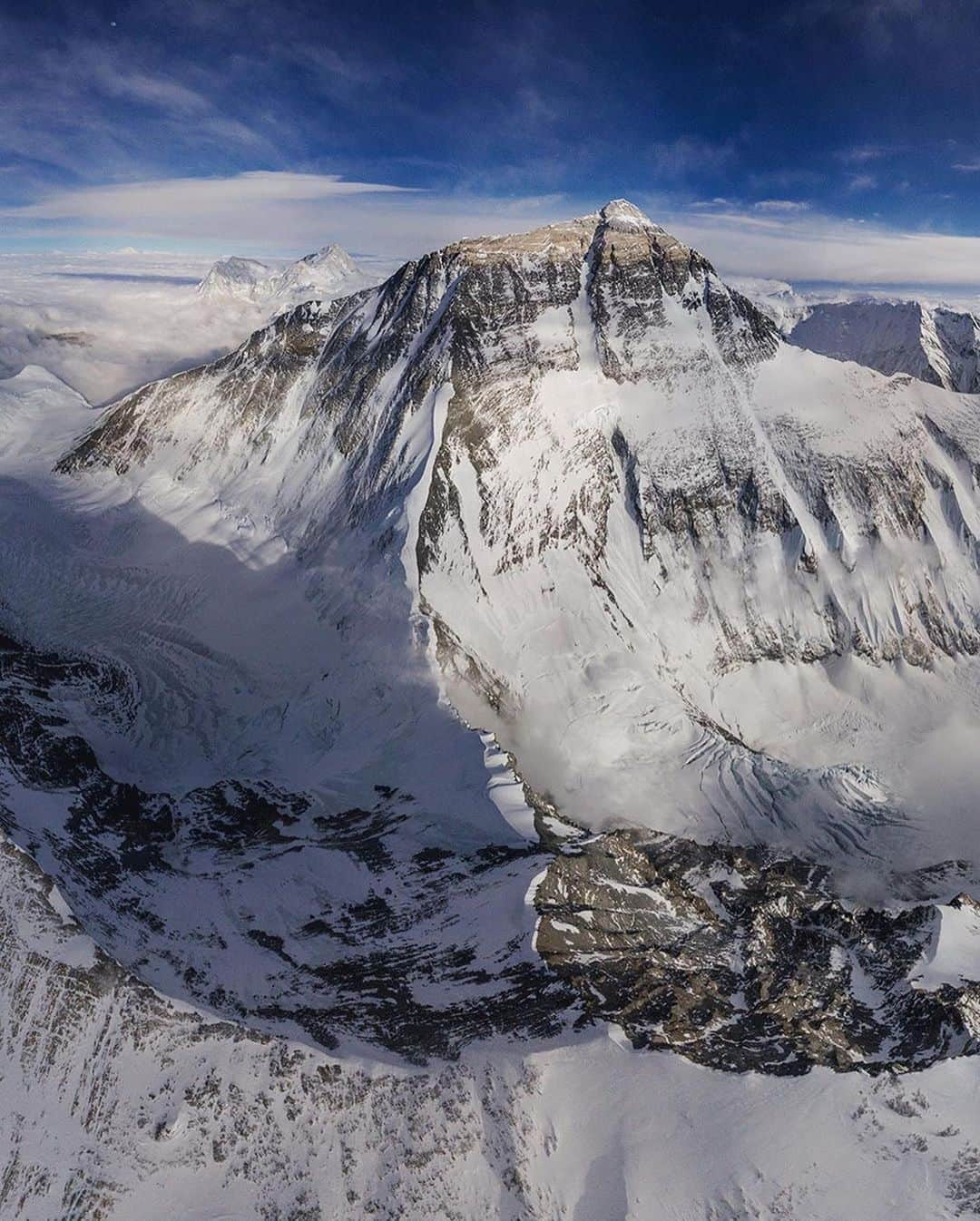 ナショナルジオグラフィックさんのインスタグラム写真 - (ナショナルジオグラフィックInstagram)「Photo by @renan_ozturk  This is Mount Everest. I operated drones from Camp I on Everest's North Col to get these shots of the summit and the surrounding peaks. A 360° VR panoramic projection just published @natgeo! As you navigate through the images here, keep in mind that on the site you can click anywhere on the image to zoom in. See the link in my @renan_ozturk profile to find the article—and take a mountain field trip! The 360° site is led by Brian T. Jacobs with Clay Burneston, Anne Farrar, Sadie Quarrier, Thom Pollard, and Rudy Lehfeldt-Ehlinger.  #everest #chomolungma #everestmystery  Check out Nat Geo's link in bio to see Everest in 360°.」7月7日 3時36分 - natgeo