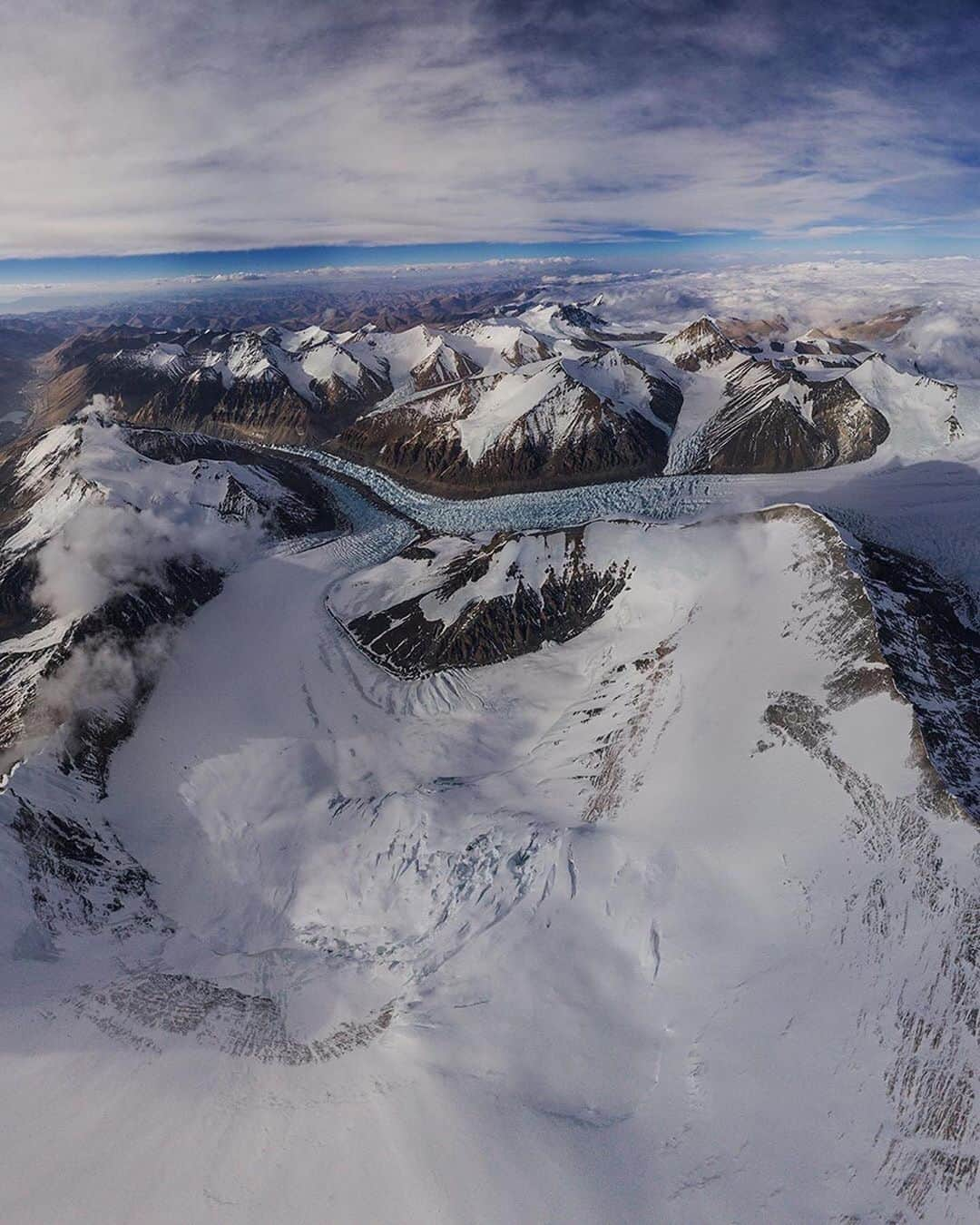 ナショナルジオグラフィックさんのインスタグラム写真 - (ナショナルジオグラフィックInstagram)「Photo by @renan_ozturk  This is Mount Everest. I operated drones from Camp I on Everest's North Col to get these shots of the summit and the surrounding peaks. A 360° VR panoramic projection just published @natgeo! As you navigate through the images here, keep in mind that on the site you can click anywhere on the image to zoom in. See the link in my @renan_ozturk profile to find the article—and take a mountain field trip! The 360° site is led by Brian T. Jacobs with Clay Burneston, Anne Farrar, Sadie Quarrier, Thom Pollard, and Rudy Lehfeldt-Ehlinger.  #everest #chomolungma #everestmystery  Check out Nat Geo's link in bio to see Everest in 360°.」7月7日 3時36分 - natgeo