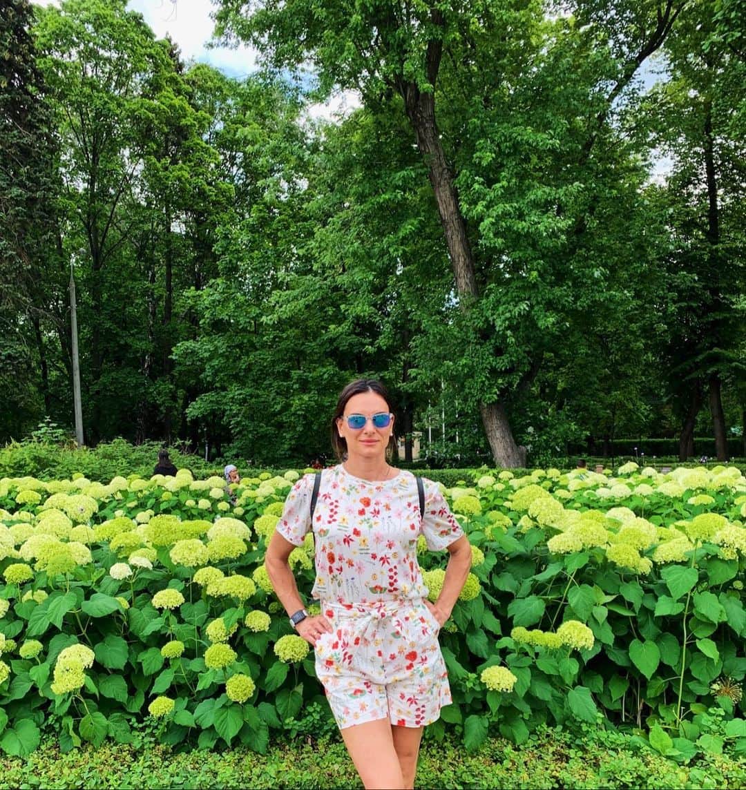 エレーナ・イシンバエワのインスタグラム：「Придумайте подпись к фото? 😃 ⠀ Create a caption for the photo 😃」