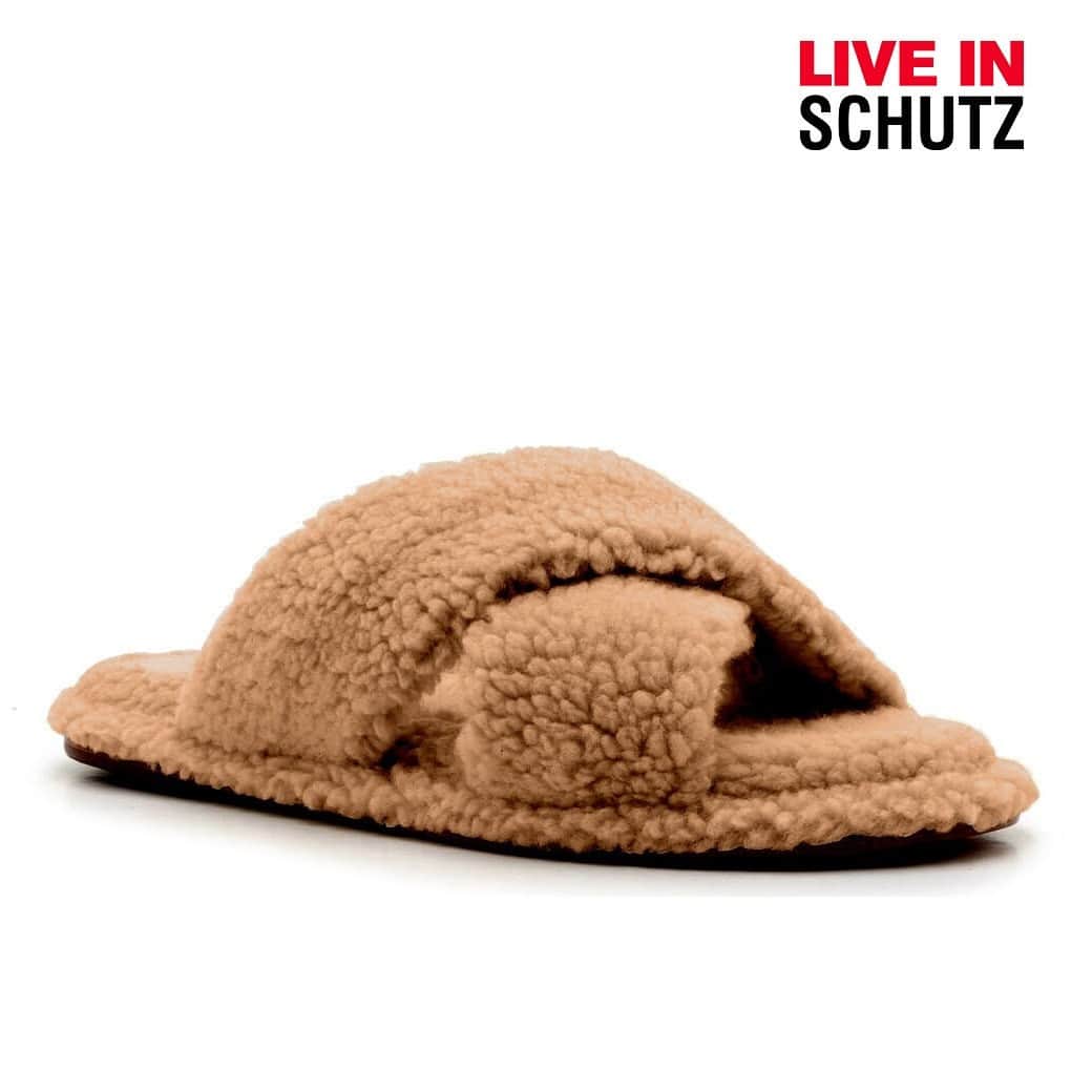 Schutzのインスタグラム：「MUST HAVE - SLIDE LUCY CAMELO ❤️ #liveinschutz」