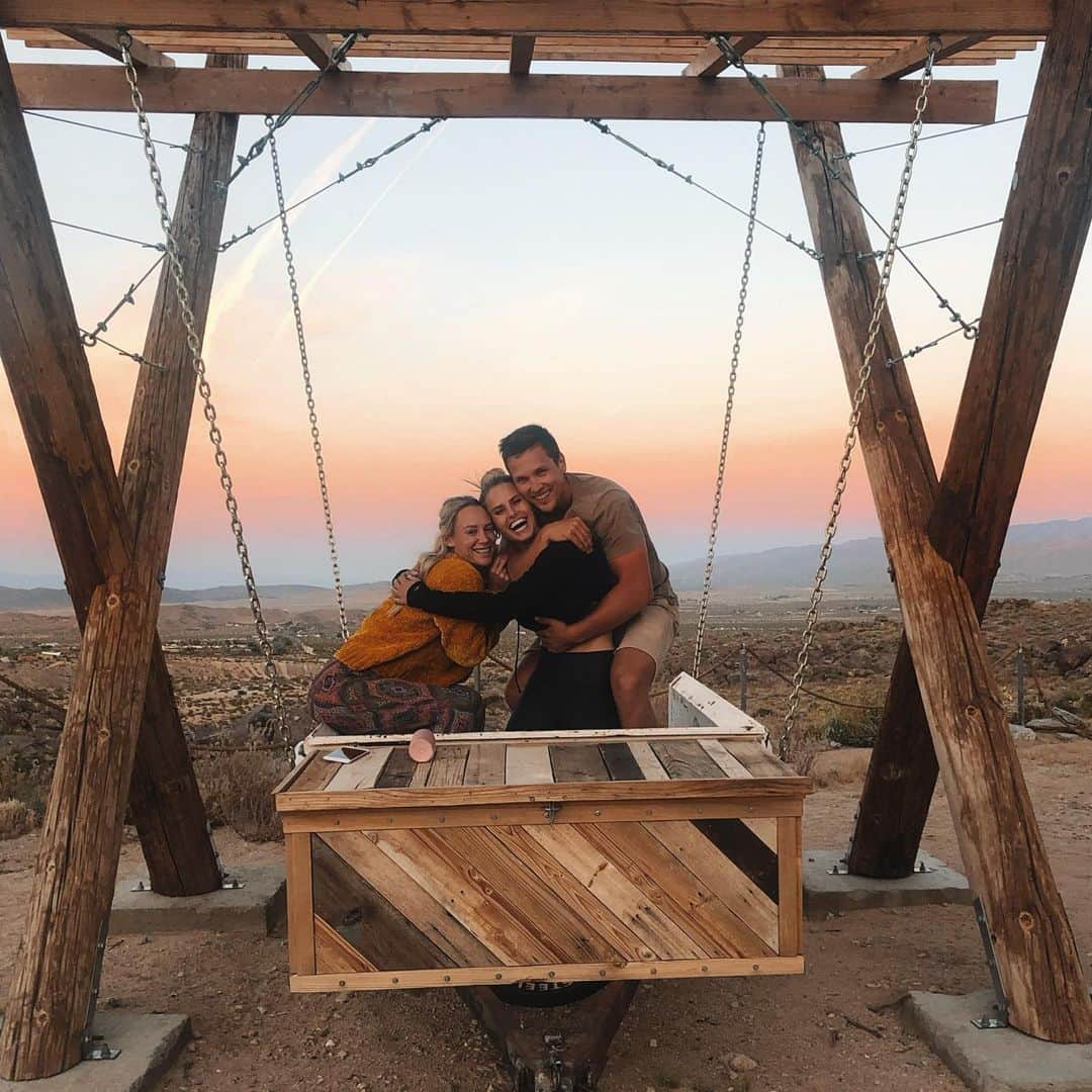 ナタリー・ジェーン・ローザーのインスタグラム：「Straddling our two time zones to wish my best friend a very happy US and Aussie birthday! She is all the way on the other side of the world having her bday wine and cheese without me. 🍷🧀 Thank you, B for everything you are and everything you give us ❤️   We love you, miss you and cherish you.  @becwilcock」