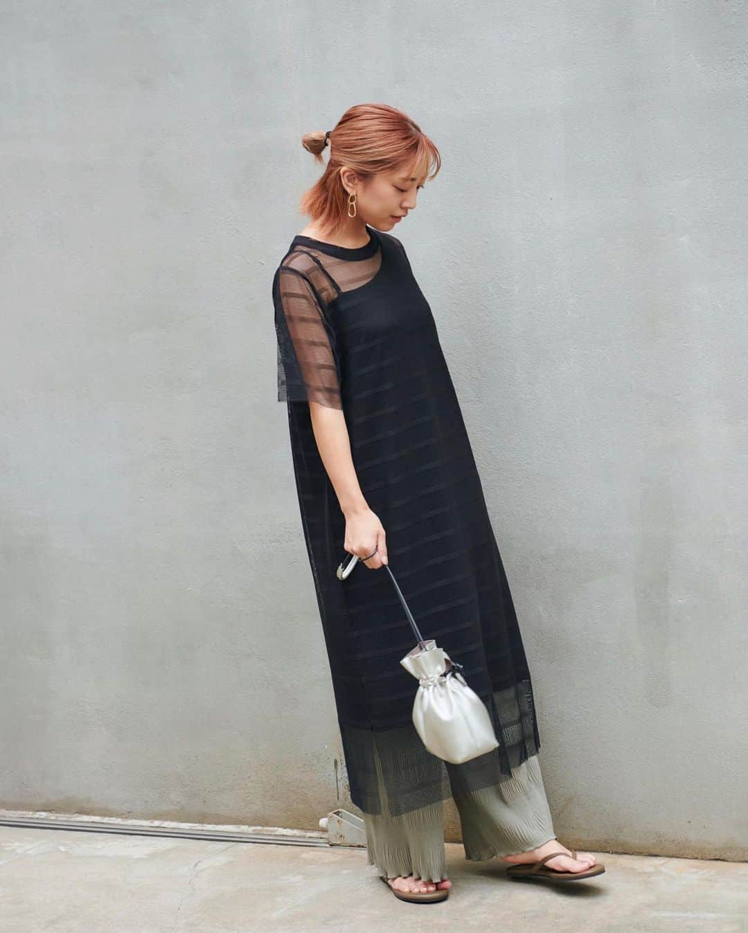 本橋優華さんのインスタグラム写真 - (本橋優華Instagram)「メッシュ素材いいです◎ ビーチやプールでも着れるし☺︎  アクセからサンダルまで全身#colony2139 コーデです。 #ootd#mesh#dress#pistàcchio#pants#mint#khaki#minibag#160cm#tokyo#harajuku」7月6日 19時23分 - uk_jp