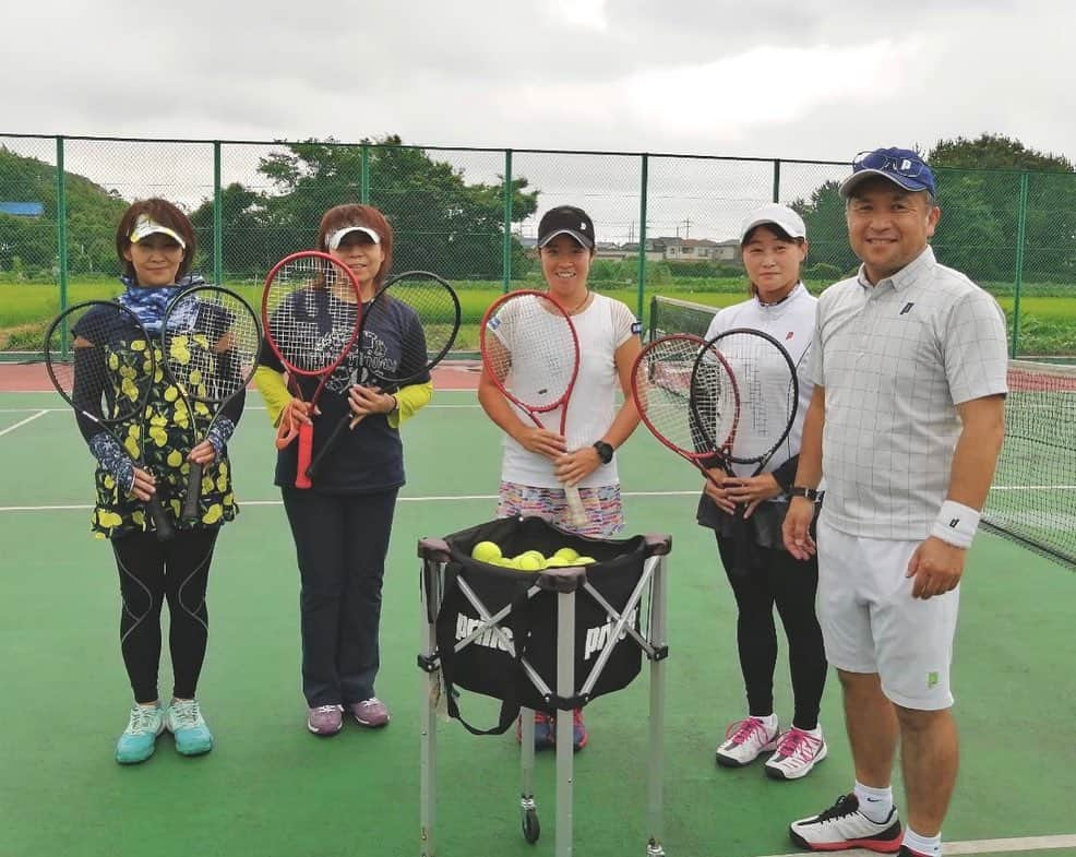 秋山みなみさんのインスタグラム写真 - (秋山みなみInstagram)「今週も168テニスクラブにてイベント🎾 . 雨にも降られて一時は中止か！？と思いましたが、 伊呂波リゾート様のご好意と 参加者の皆様の想いのおかげで なんとかイベントを行う事ができました😭🙏 . そして今回はPrince様に レジャーシートとラケットの試打の ご協賛を頂きました！！ Prince様始め、伊呂波リゾート様、 参加してくださった皆様ありがとうございました🙇‍♀️ . また来月も開催予定です！ 今回来られなかった皆様の ご参加もお待ちしております🙈 . . . #princetennis #プリンステニス  #168テニスクラブ #伊呂波リゾート」7月6日 19時28分 - mi_nami43