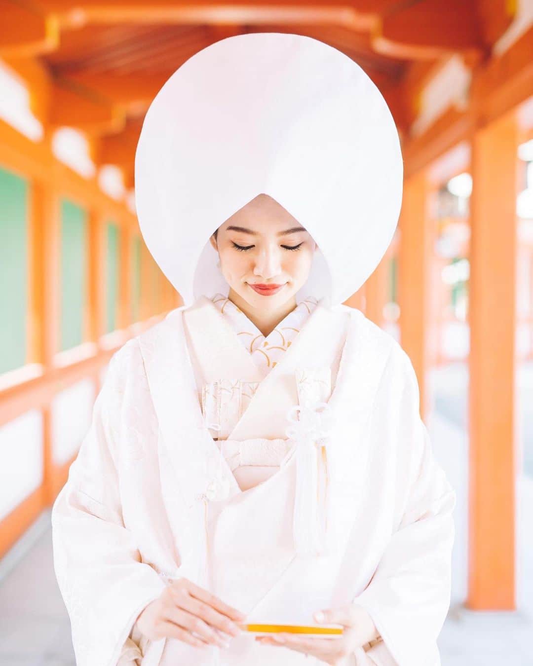 のインスタグラム：「#orbweddingreport 🕊﻿﻿ .﻿﻿﻿ .﻿ .﻿ orbでは式場紹介や前撮りのみならず、﻿ ウエディングフォトプランも﻿ ご紹介しております。﻿ .﻿ .﻿ .﻿ 結婚式をあげてない方にも﻿ 人生の中で携わってきた大切な人たちと﻿ しあわせな時間を共有し﻿ そのかけがえのない時間を思い出として﻿ 残していただきたい﻿ ﻿ ﻿ すべてのひとにドレスや和装を着て﻿ 人生で一番きれいな最良の日のしあわせを﻿ 味わっていただきたい﻿ ﻿ それがDress the Lifeの願いです。﻿ .﻿﻿﻿ .﻿﻿﻿ ﻿﻿Kimono : @juno_weddingdress ﻿﻿﻿ Shop: @juno_kumamoto ﻿﻿ ﻿﻿﻿ 𓇼お問い合わせ𓇼﻿﻿﻿ ☎ 0120-790-479﻿﻿﻿ 公式LINE@ ﻿﻿﻿ @orb_wedding(@マーク含みます)﻿﻿﻿ ﻿﻿﻿ ﻿﻿﻿ #orb_wedding #結婚式場見学 #パーティレポート #プレ花嫁 #日本中のプレ花嫁さんと繋がりたい #式場探し #ドレス探し #結婚式準備 #熊本花嫁　#熊本結婚式場　#福岡花嫁 #福岡プレ花嫁 #juno_weddingdress #白無垢 #ロケーションフォト #フォトウェディング #locationphotography #前撮り」