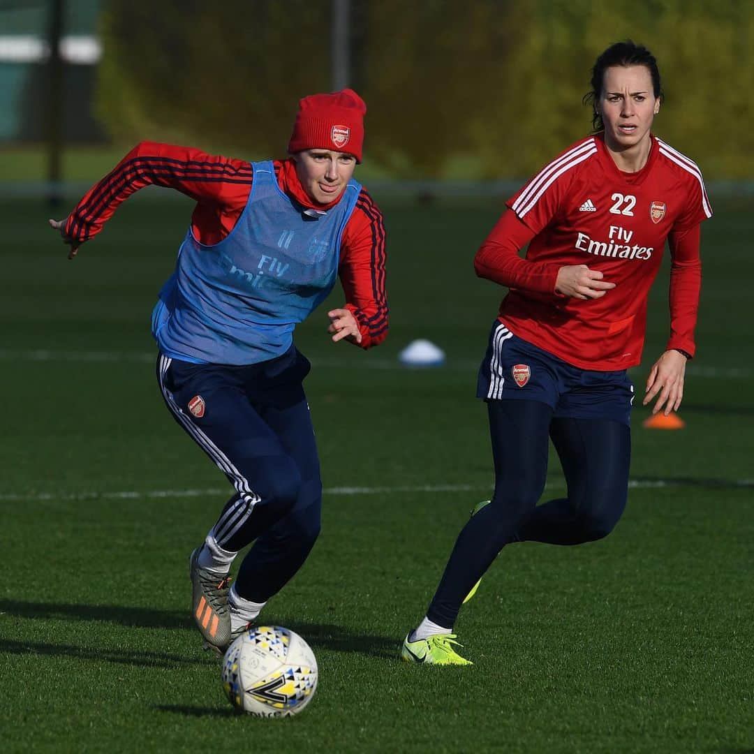 Arsenal Ladiesさんのインスタグラム写真 - (Arsenal LadiesInstagram)「Thinking about that first session back at London Colney 😁 #WeAreTheArsenal 🔴」7月6日 19時57分 - arsenalwfc