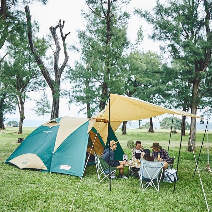 Coleman Japanのインスタグラム：「＼ドームテントとヘキサタープが合体❗️／ ・ 新商品の「タフオープン2ルームハウス」は、テントとタープを連結する手間も省けて、快適なキャンプ空間が誰でも簡単につくれるスグレモノ👍 ・ 一人でも設営ラクラクタープが完成！広々とした2ルームは開放感バツグンで快適なキャンプ空間を楽しめます。 ・ ・ ・ #灯そうColeman #灯そうコールマン #灯そう #Coleman #コールマン #Tent #テント #コールマンテント #Camp #キャンプ #Outdoor #アウトドア #タフオープン2ルームハウス #タープ #ドームテント」