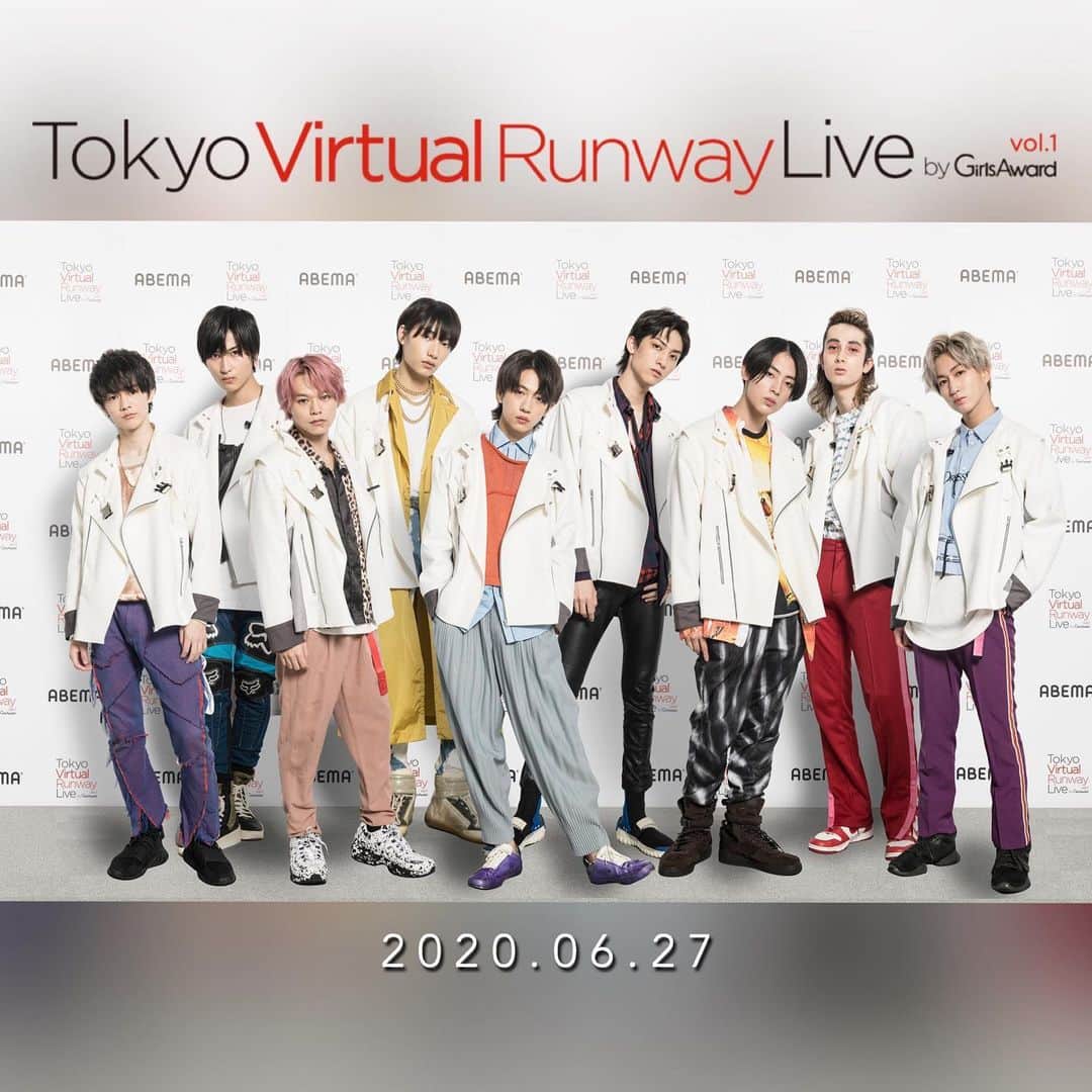 ガールズアワードのインスタグラム：「#史上初のCGファッションショー﻿ ＼ Tokyo Virtual Runway Live by #GirlsAward ／ ﻿  ソーシャルディスタンスを守って﻿ 特別に合成した集合写真を公開🎬✨﻿ ﻿ 🎤LIVE PERFORMANCE🎤﻿ ﻿ #SUPERDRAGON @superdragon_official  ﻿ ﻿ #TokyoVirtualRunwayLive﻿ #TokyoVirtualRunwayLivebyGirlsAward﻿ #アベマでCGランウェイ﻿ #アベマ﻿ #ガルアワ」